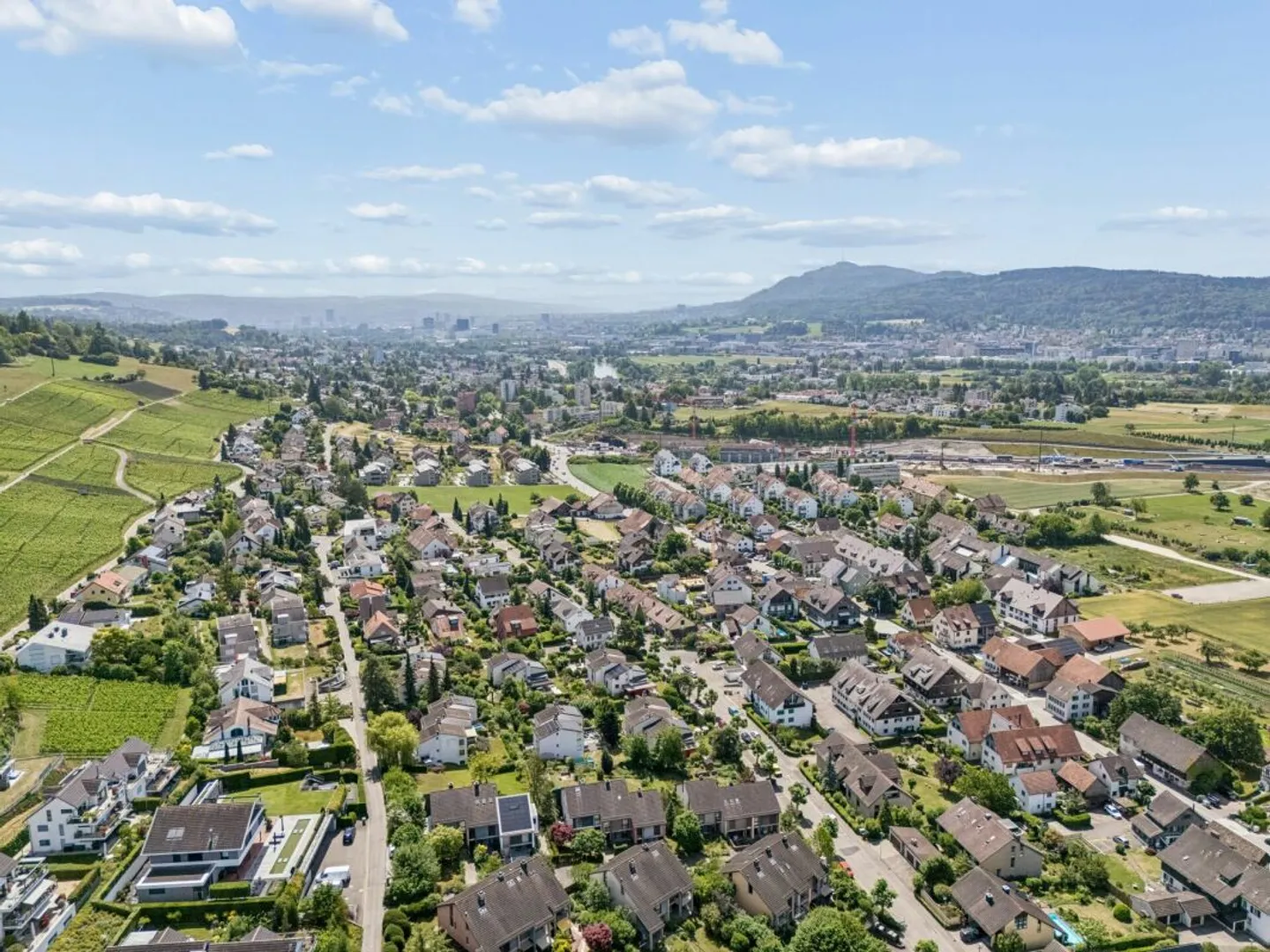 Maison individuelle jumelée spacieuse de 7,5 pièces avec potentiel de rénovation - Photo 13 sur 13