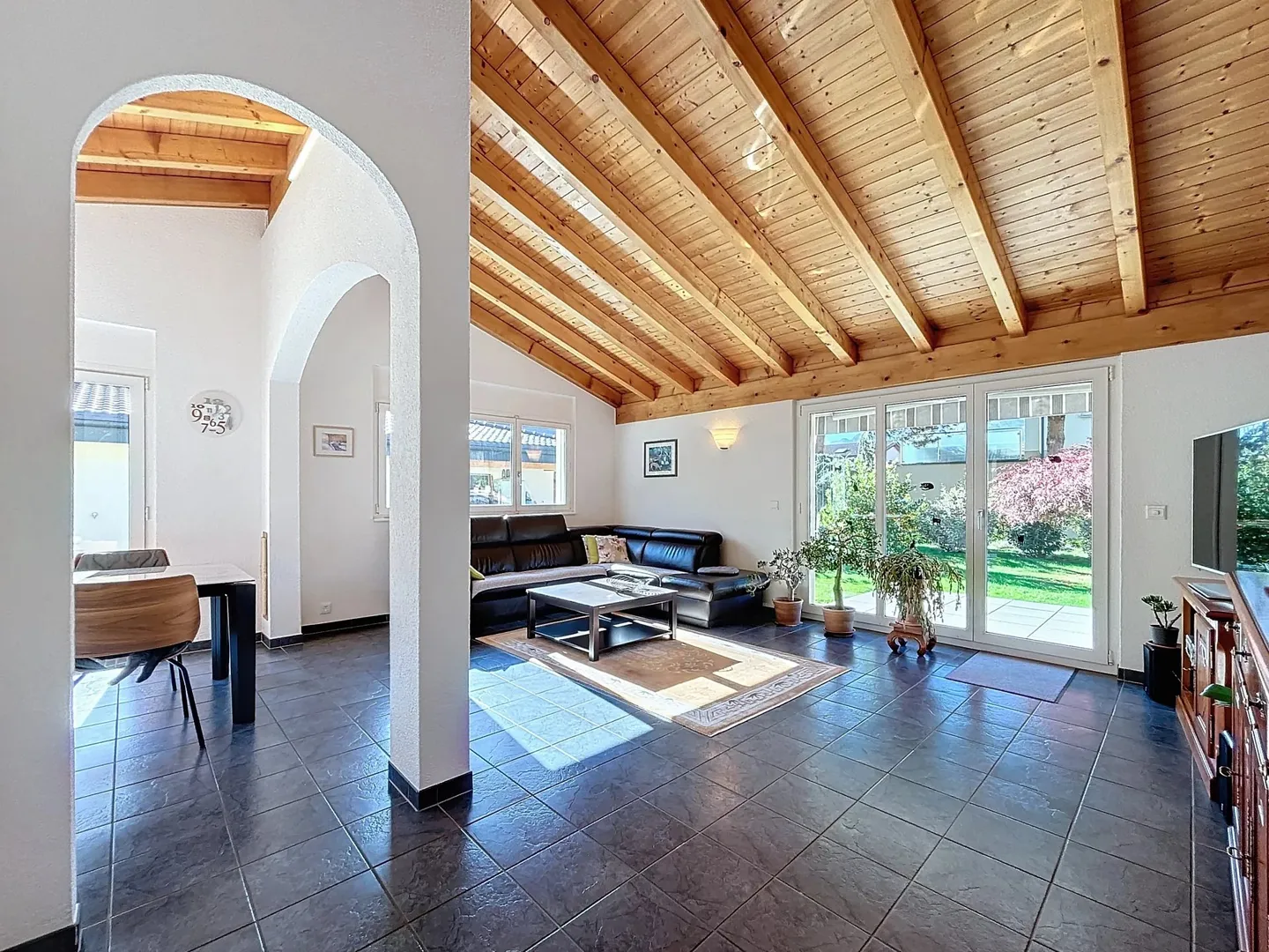 Villa familiale rénovée à Sion - Photo 3 sur 15