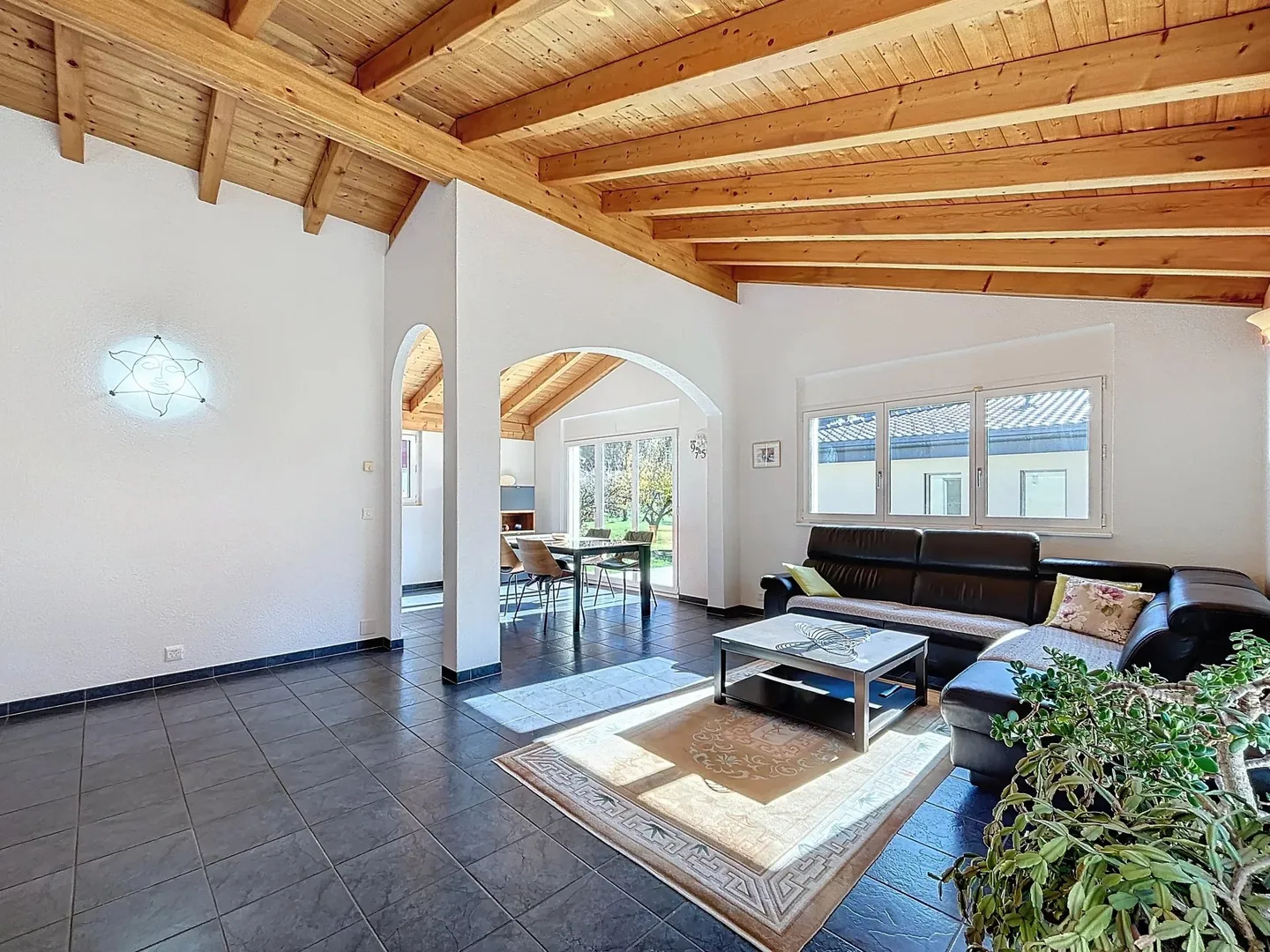 Villa familiale rénovée à Sion - Photo 4 sur 15