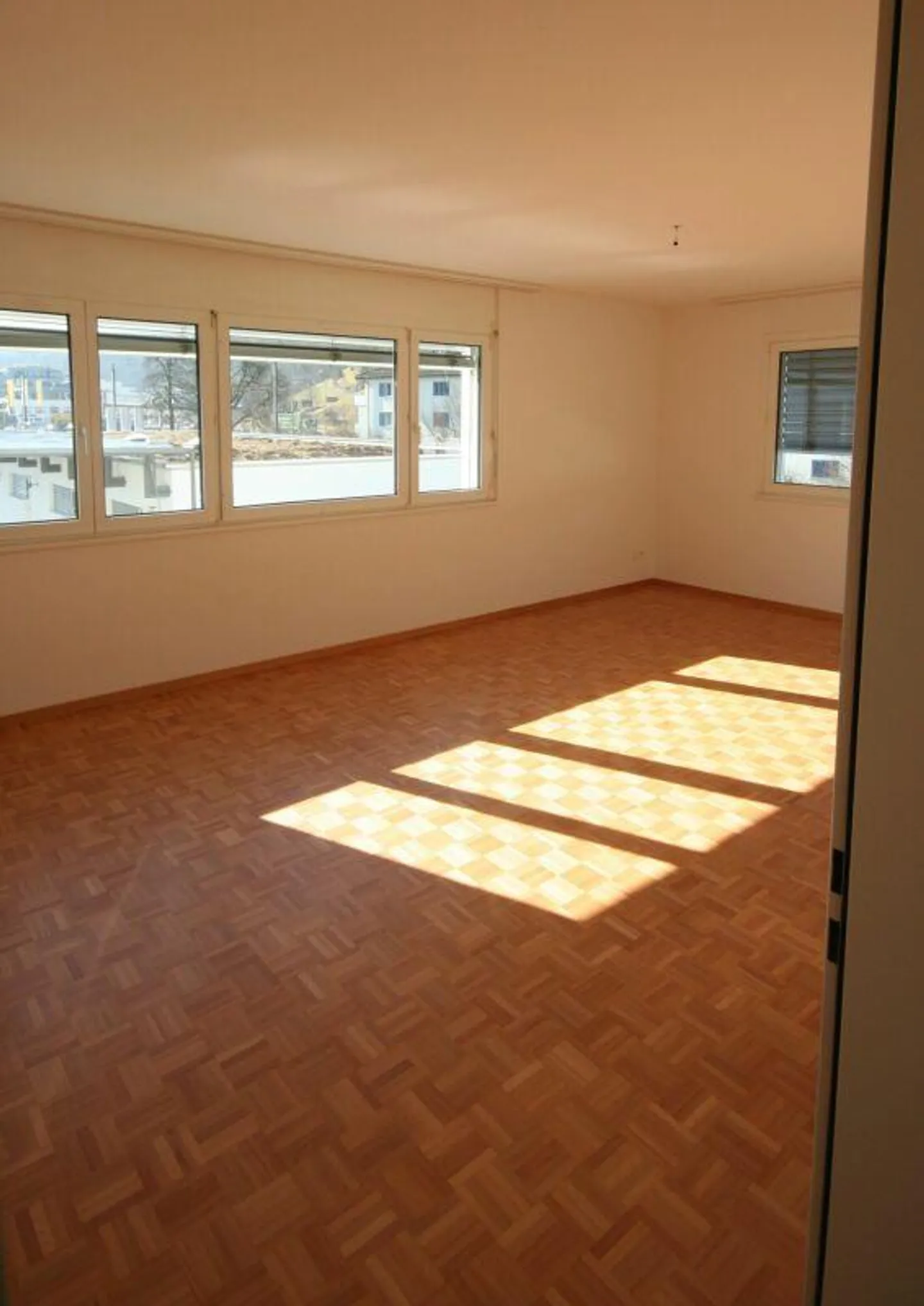 Grosszügige 3.5-Zimmer-Wohnung in Adliswil - Foto 3 von 8