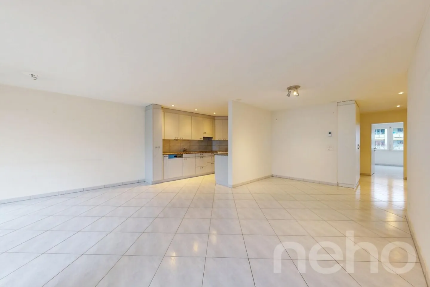 Helle 3½-Zimmerwohnung mit Balkon und Pilatusblick - Foto 3 di 13