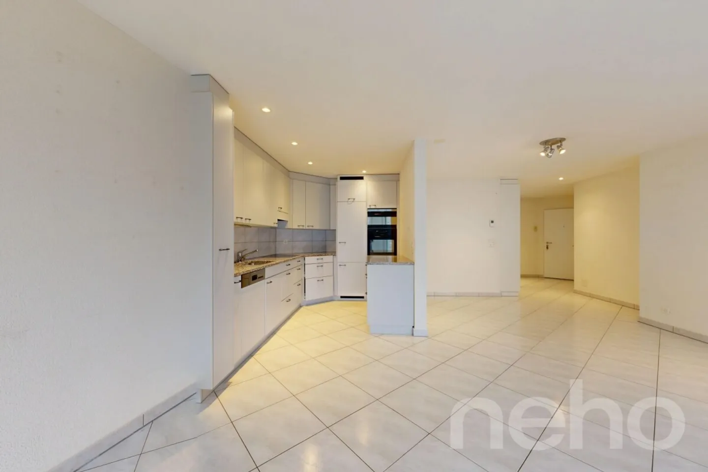 Helle 3½-Zimmerwohnung mit Balkon und Pilatusblick - Foto 2 di 13