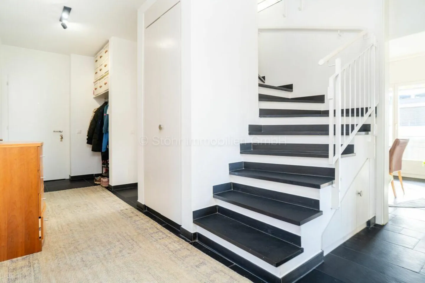 Stylish 6.5-room maisonette apartment with studio in a great location - Photo 9 of 22