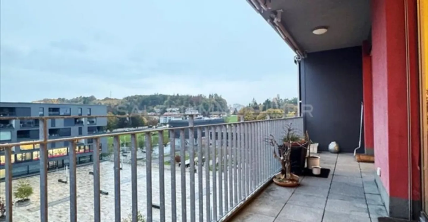 Office space for rent - Photo 1 of 13