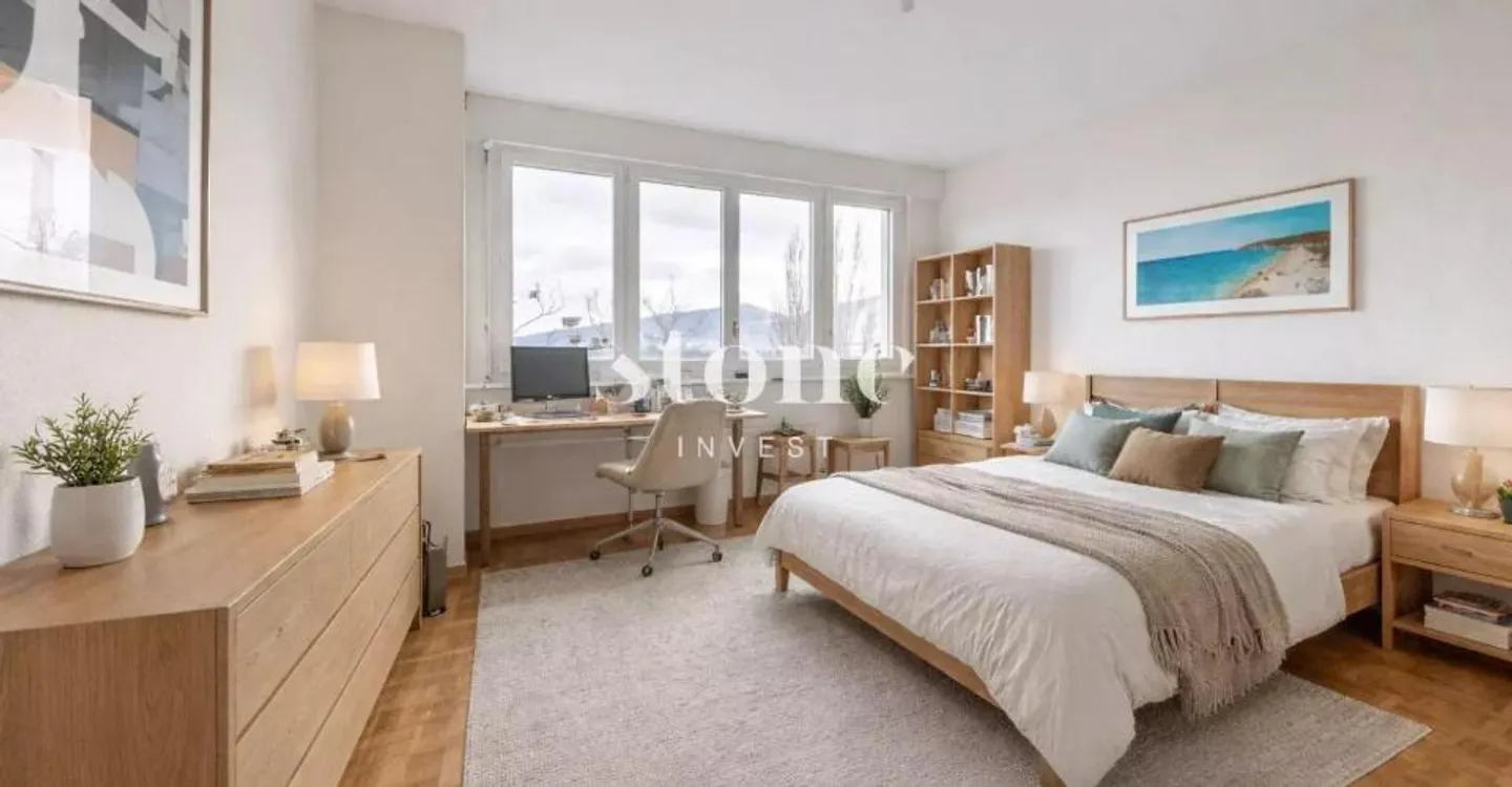 Luxury Apartment with Lake View - Photo 2 of 3