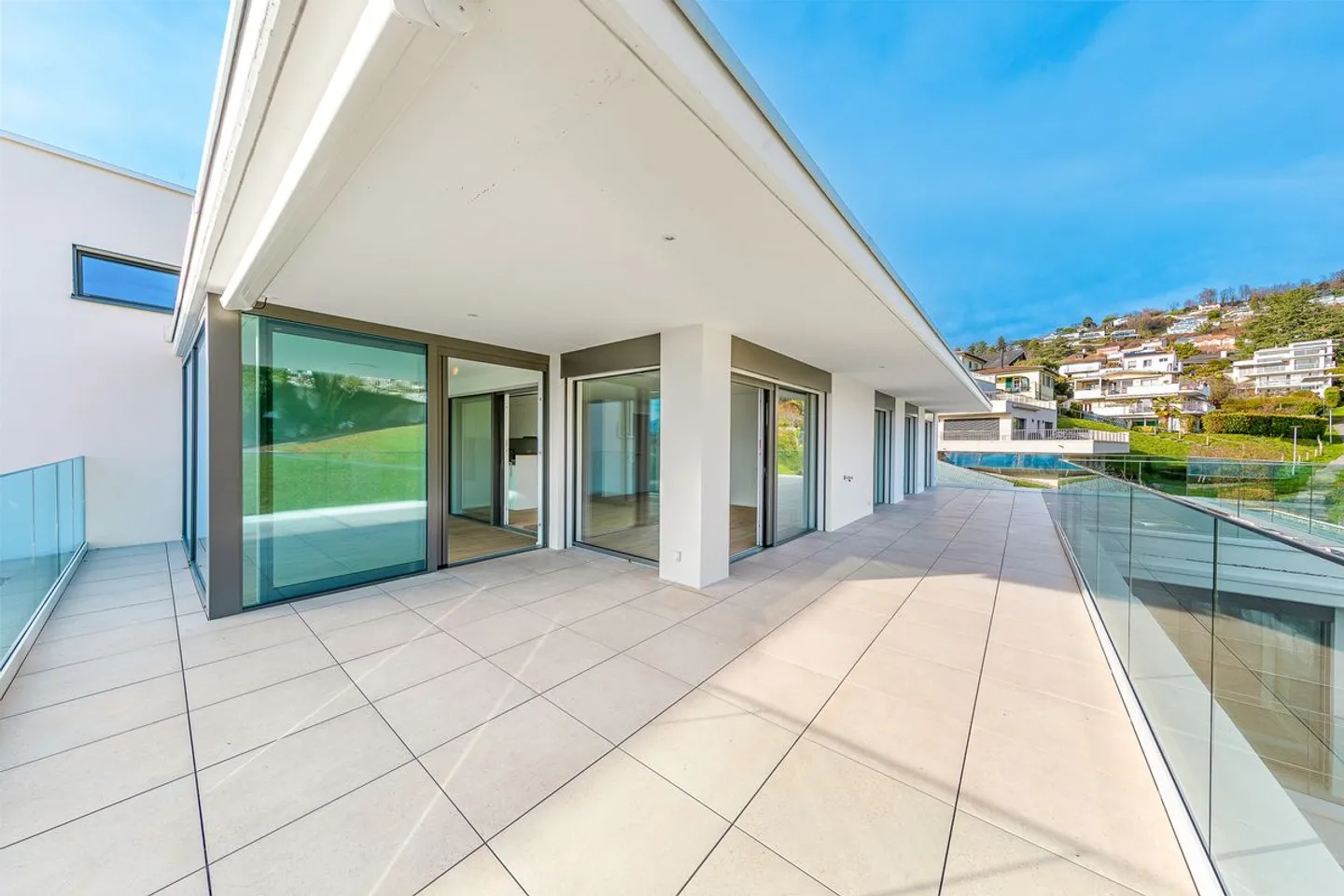 Appartement d'exception directement sur le bord du lac - Photo 4 sur 7