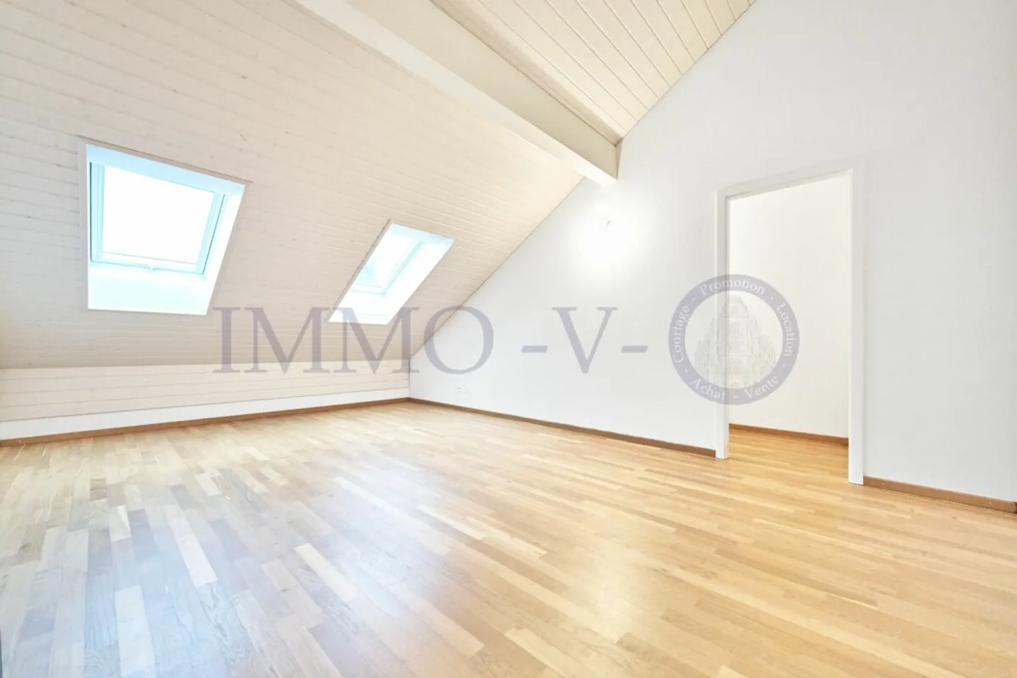Geräumiges Dachgeschoß-Duplex mit Balkon-Terrasse - Foto 6 di 11