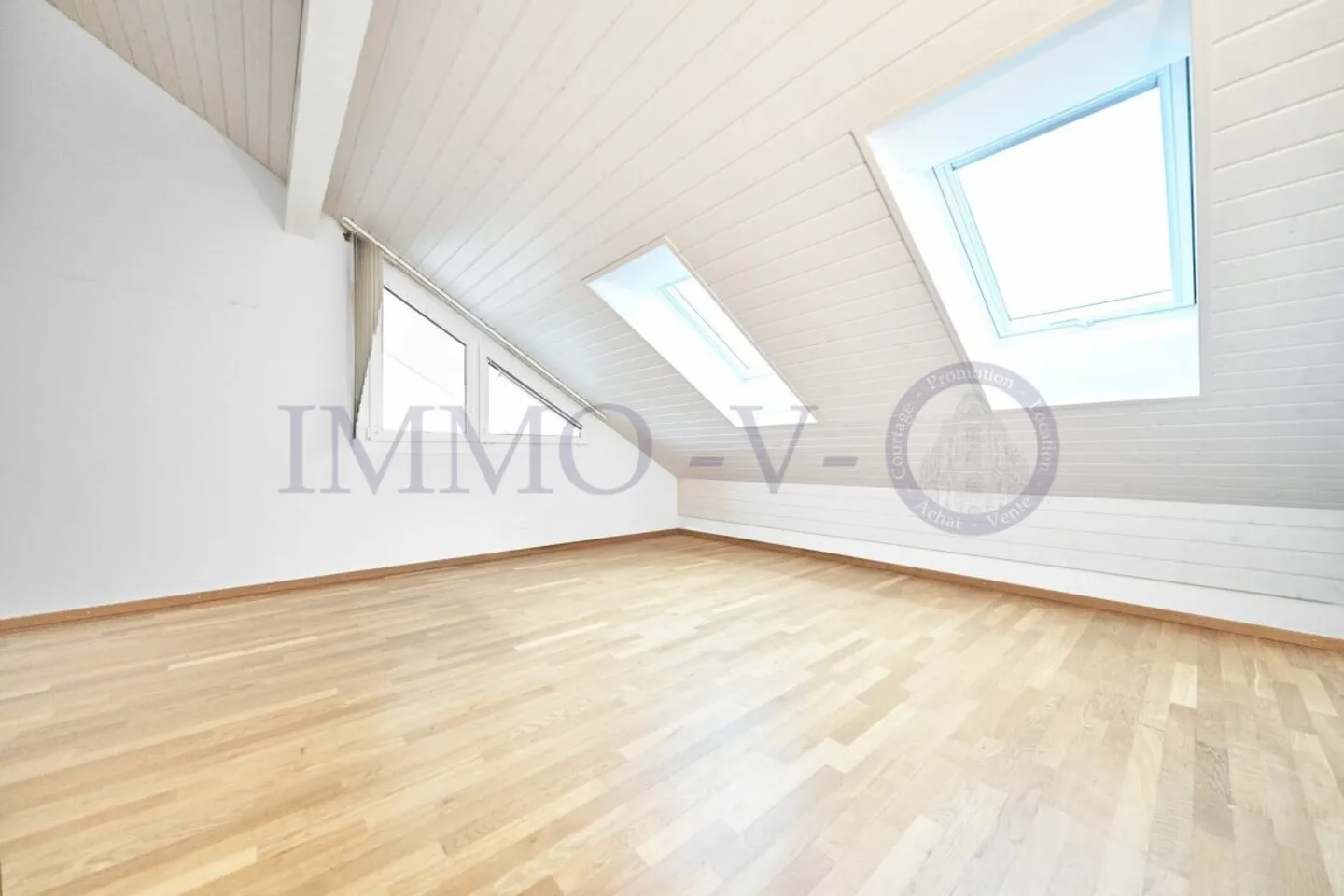 Geräumiges Dachgeschoß-Duplex mit Balkon-Terrasse - Foto 7 di 11