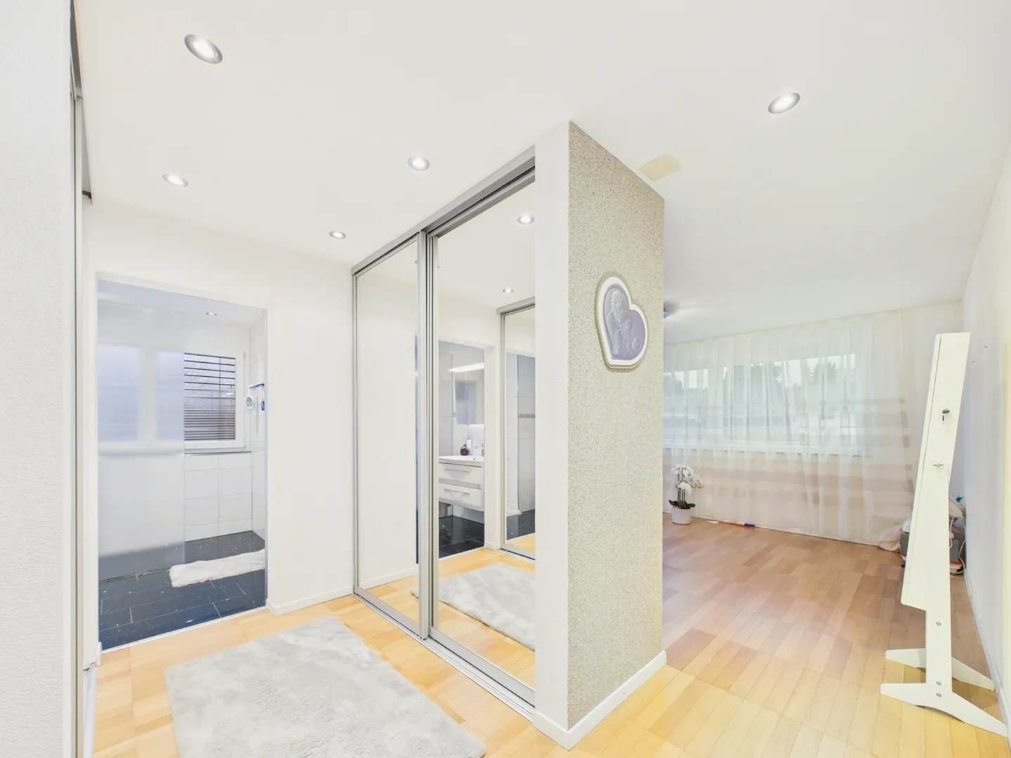 Modern 5.5-Room Single-Family House with Terrace in Münchwilen - Photo 8 of 12