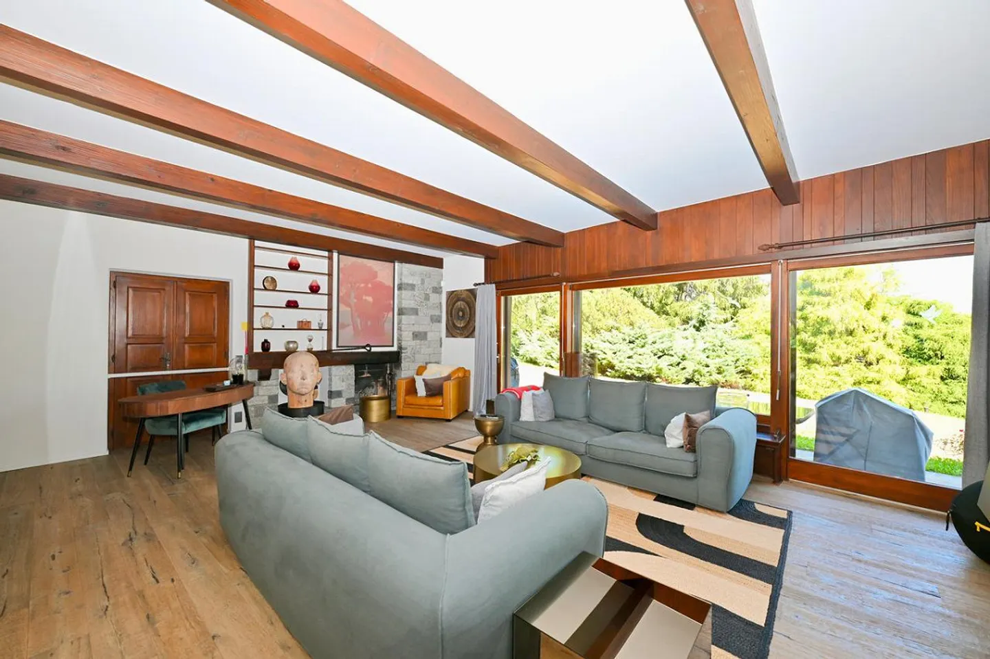 Rare Property Immersed in Green, Completely Renovated - Photo 6 of 28