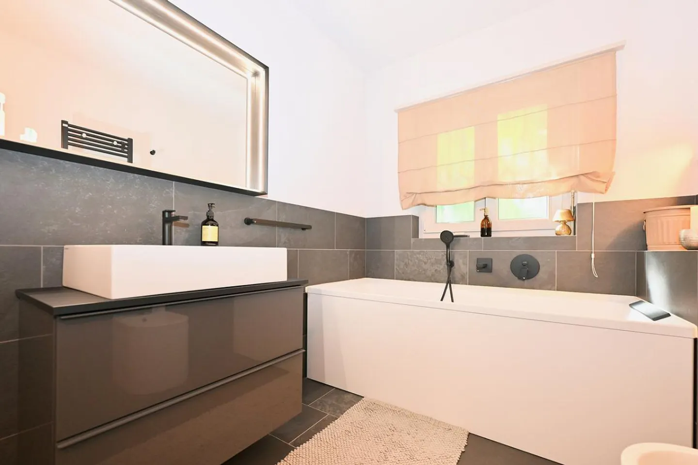 Rare Property Immersed in Green, Completely Renovated - Photo 12 of 28