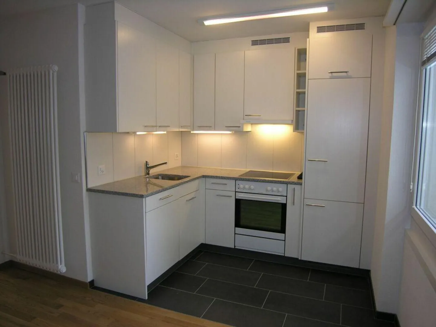 Moderne 2.5-Zimmer-Wohnung - Foto 2 von 8