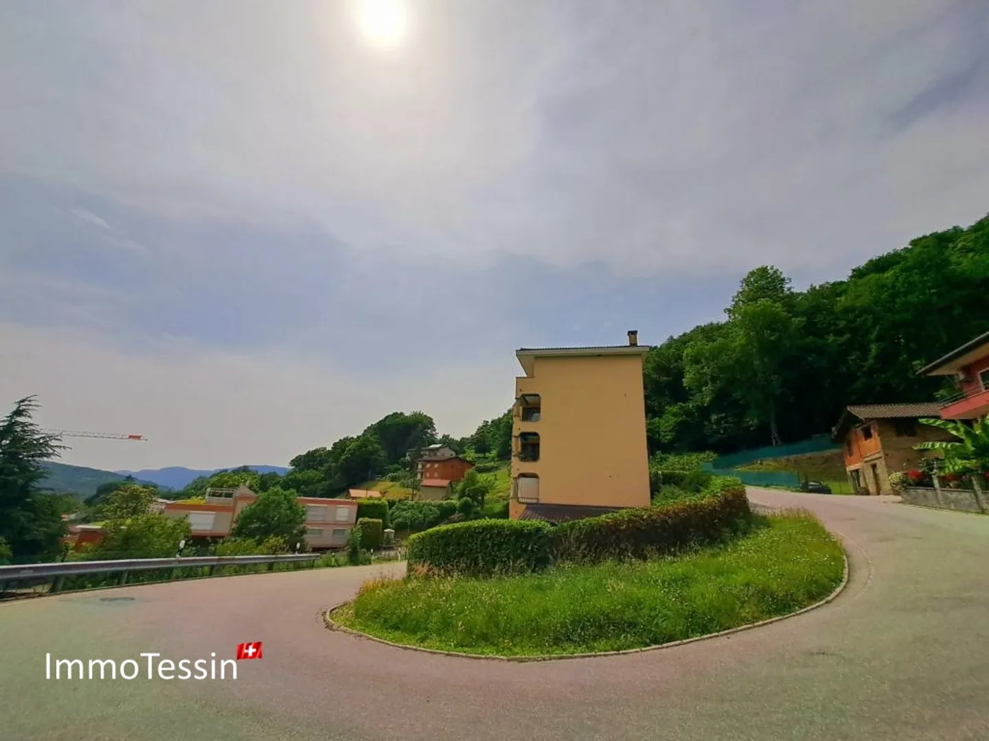 DEUXIÈME MAISON - Détente avec piscine et vue sur le San Salvatore - Photo 5 sur 13
