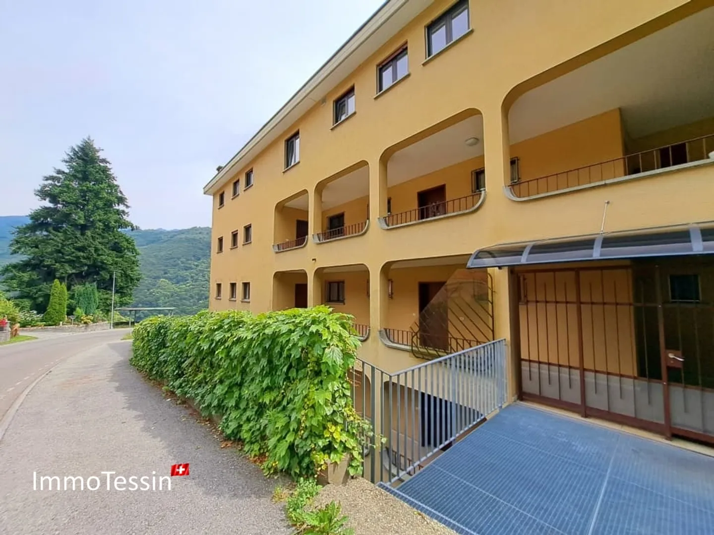 DEUXIÈME MAISON - Détente avec piscine et vue sur le San Salvatore - Photo 6 sur 13