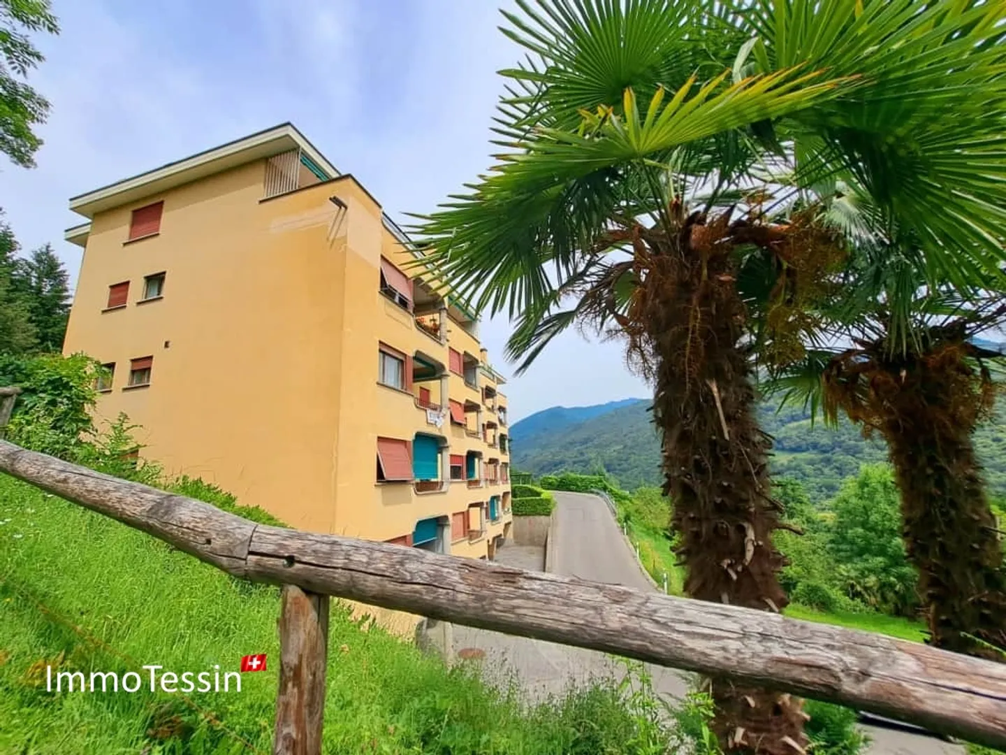 DEUXIÈME MAISON - Détente avec piscine et vue sur le San Salvatore - Photo 7 sur 13