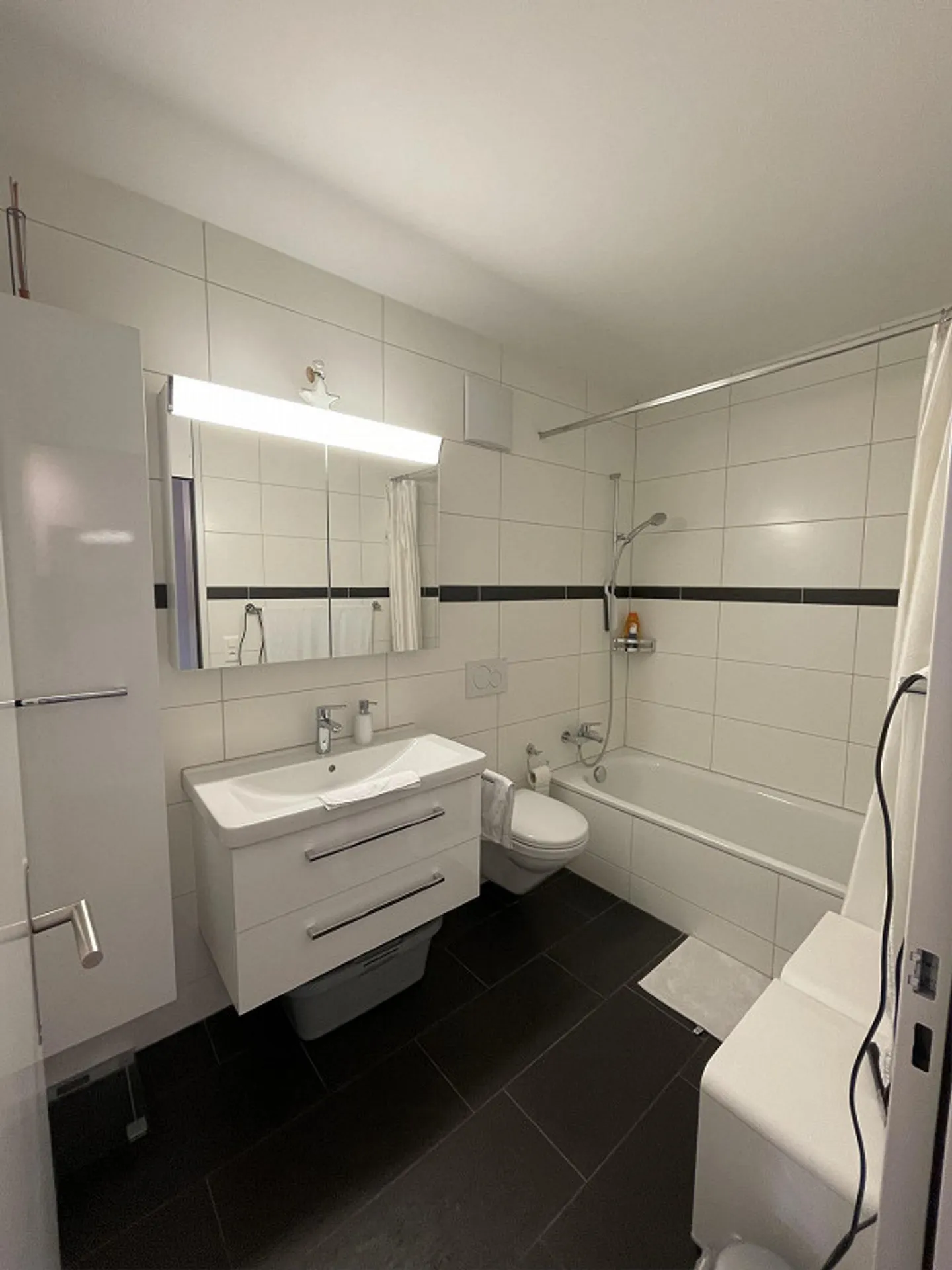 Moderne Wohnung mit Balkon - Foto 9 von 10