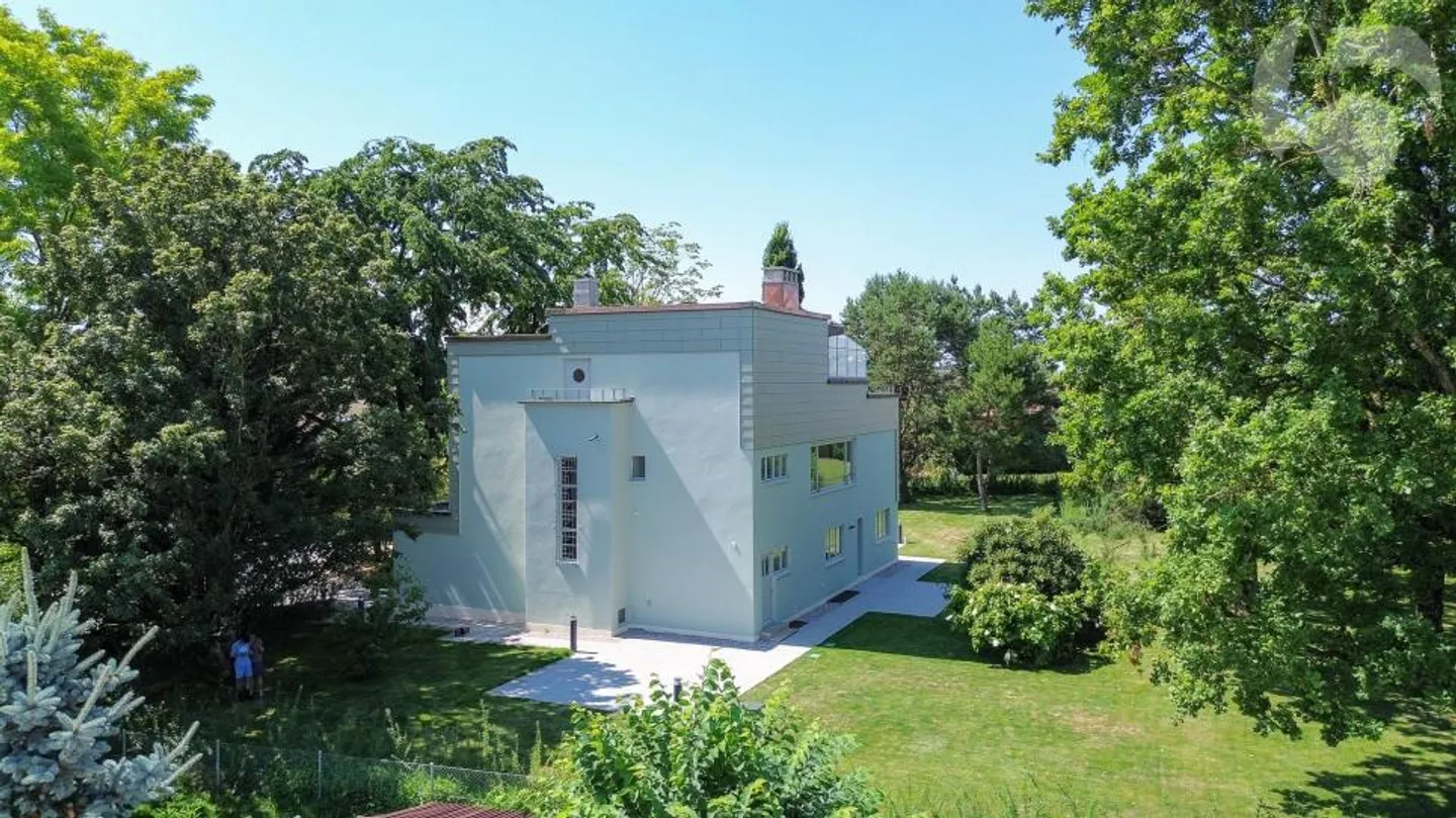 Duplex 6,5 stanze con bellissimo giardino e terrazze in una villa architettonicamente progettata e completamente ristrutturata, a 300 m dalla stazione ferroviaria LEB di Bercher - Foto 2 di 13