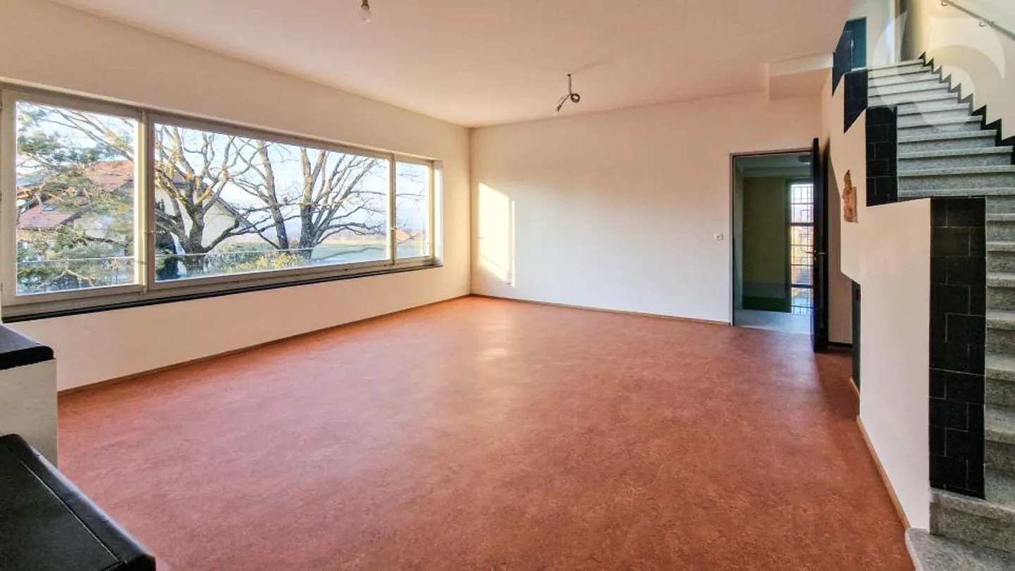 Duplex 6,5 stanze con bellissimo giardino e terrazze in una villa architettonicamente progettata e completamente ristrutturata, a 300 m dalla stazione ferroviaria LEB di Bercher - Foto 7 di 13