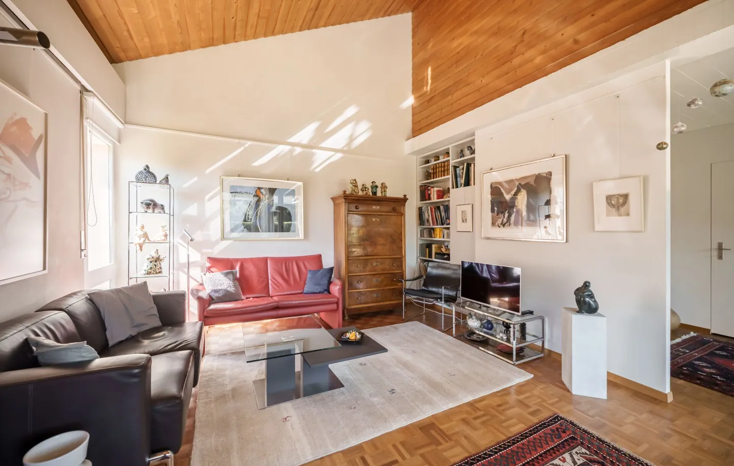Stylish single-family house for sale - Photo 2 of 13