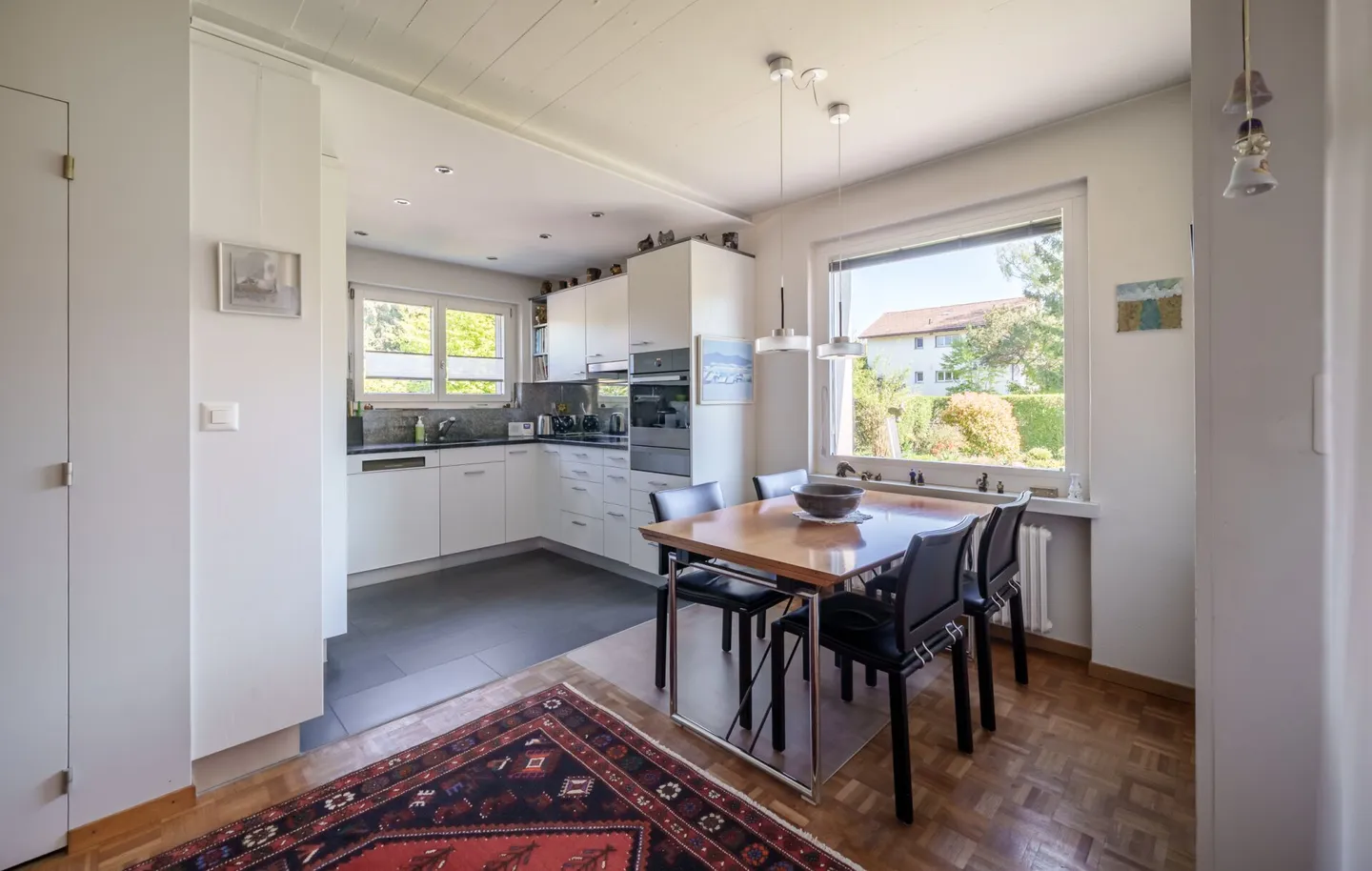 Stylish single-family house for sale - Photo 3 of 13