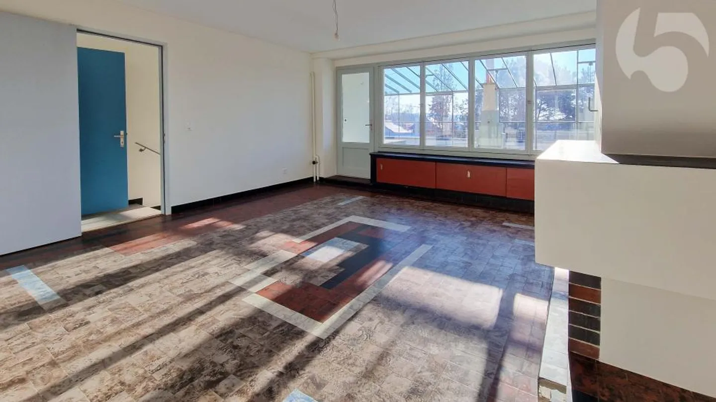 Duplex 6,5 stanze con bellissimo giardino e terrazze in una villa architettonicamente progettata e completamente ristrutturata, a 300 m dalla stazione ferroviaria LEB di Bercher - Foto 9 di 13