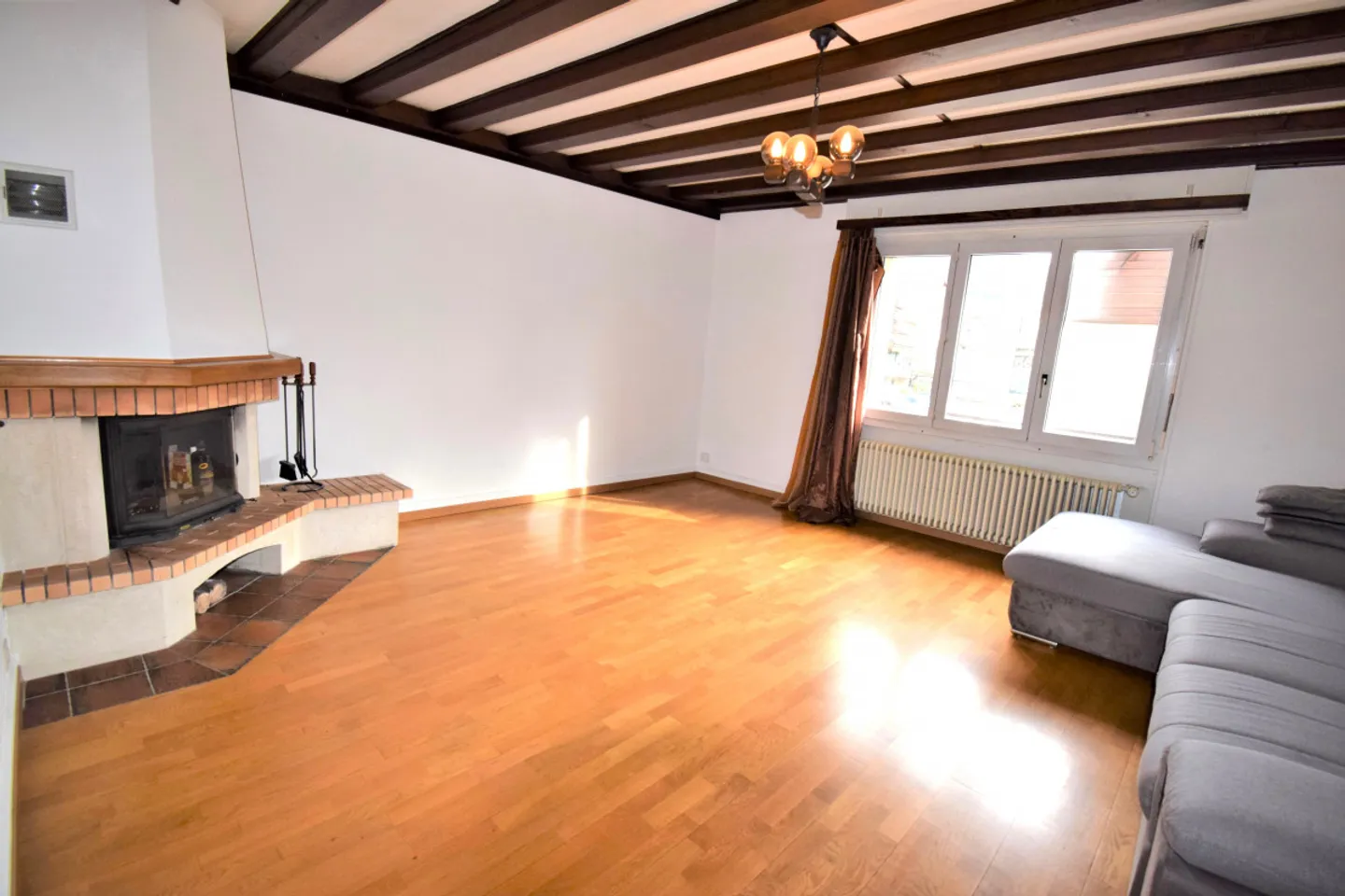 Casa di 5,5 locali con frontone nel centro del villaggio, ingresso locale indipendente - Foto 5 di 13