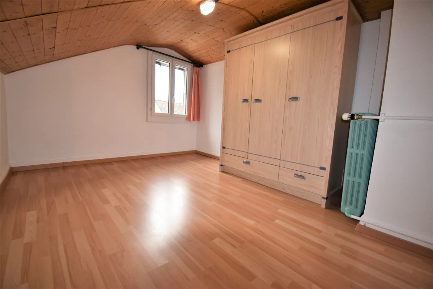 Casa di 5,5 locali con frontone nel centro del villaggio, ingresso locale indipendente - Foto 11 di 13