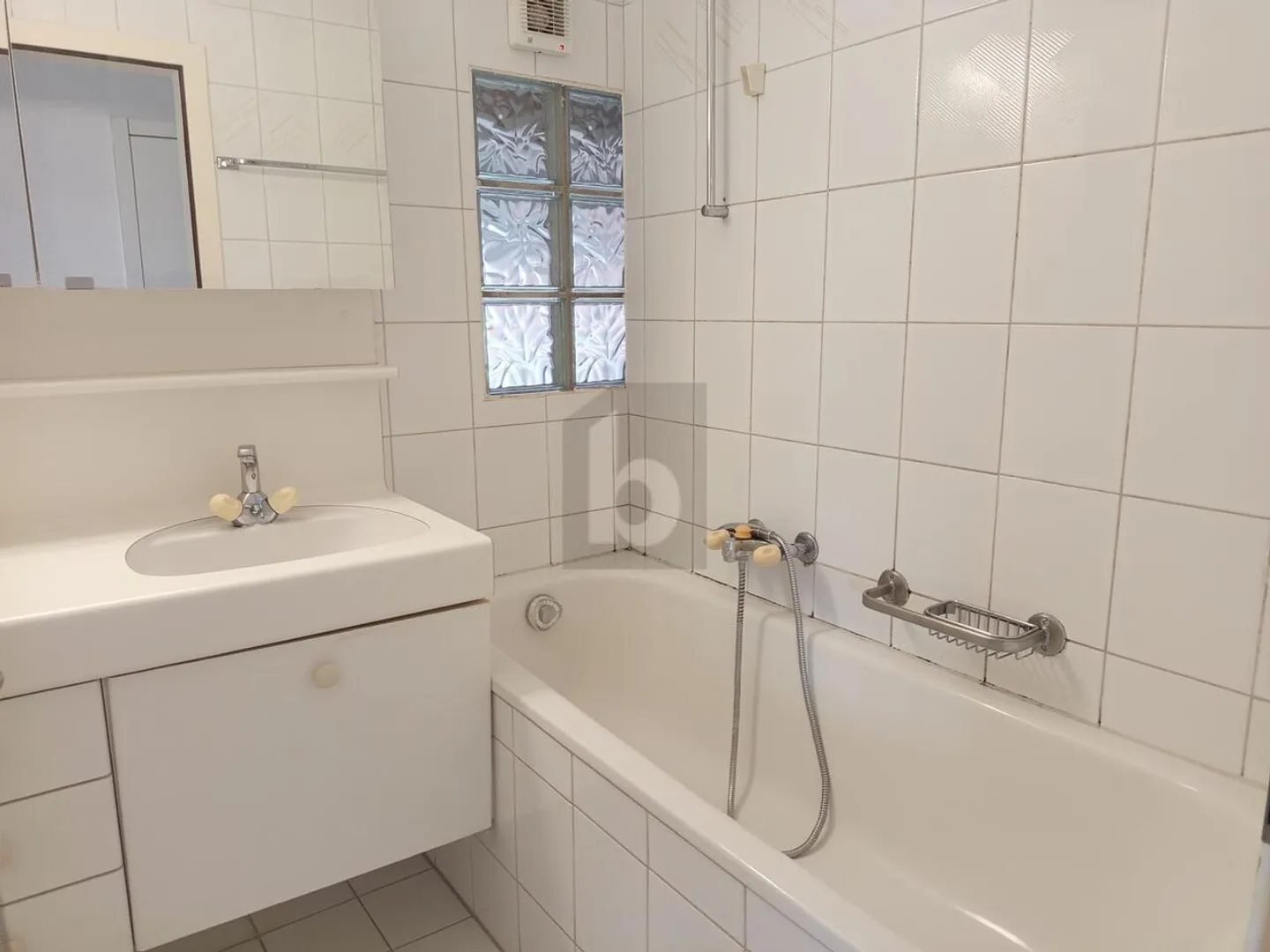 Modern Apartment with Field View - Photo 4 of 6