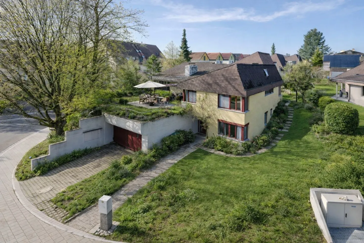 Casa unifamiliare unica con appartamento separato - Foto 1 di 14