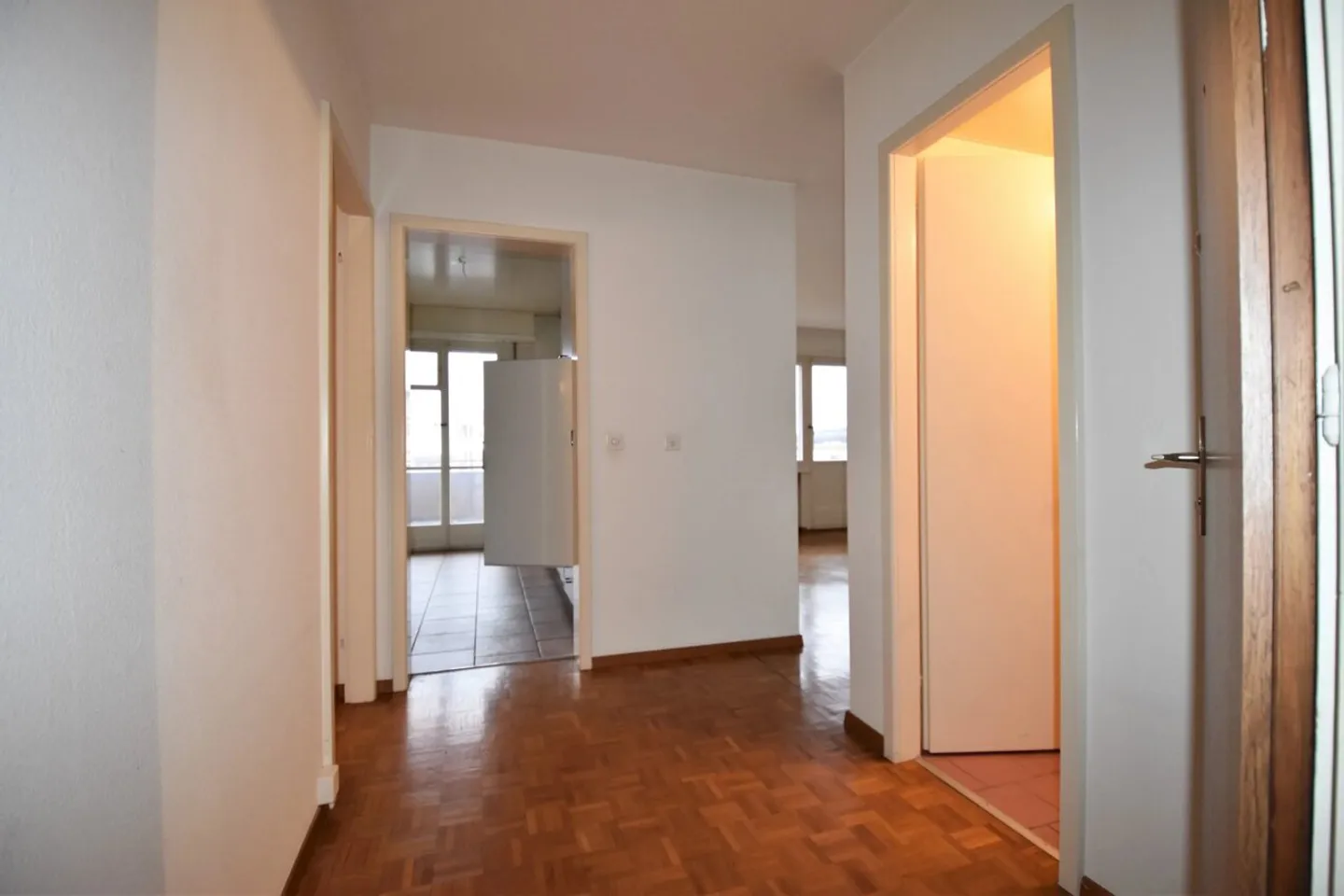 APPARTAMENTO DI 2.5 STANZE - CONTRATTO A TEMPO DETERMINATO FINO AL 31.01.2027 - Foto 1 di 7