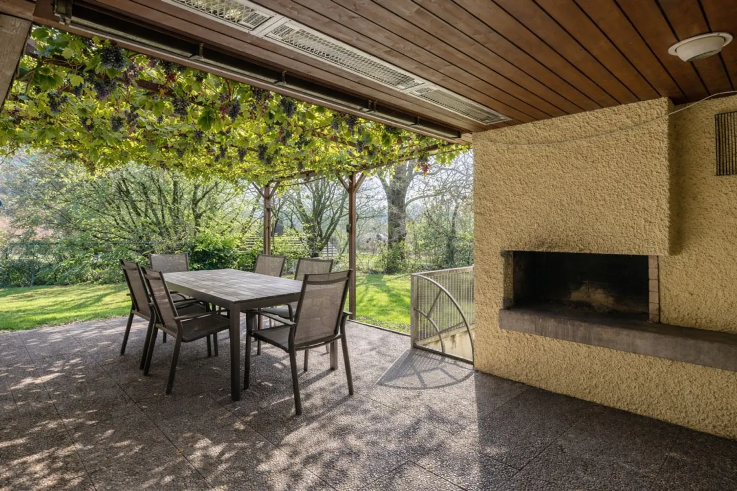 Casa unifamiliare unica con appartamento separato - Foto 8 di 14