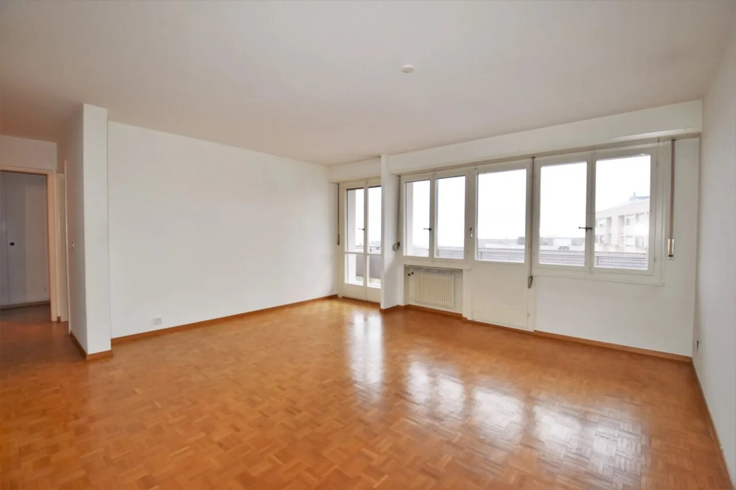 APPARTAMENTO DI 2.5 STANZE - CONTRATTO A TEMPO DETERMINATO FINO AL 31.01.2027 - Foto 2 di 7