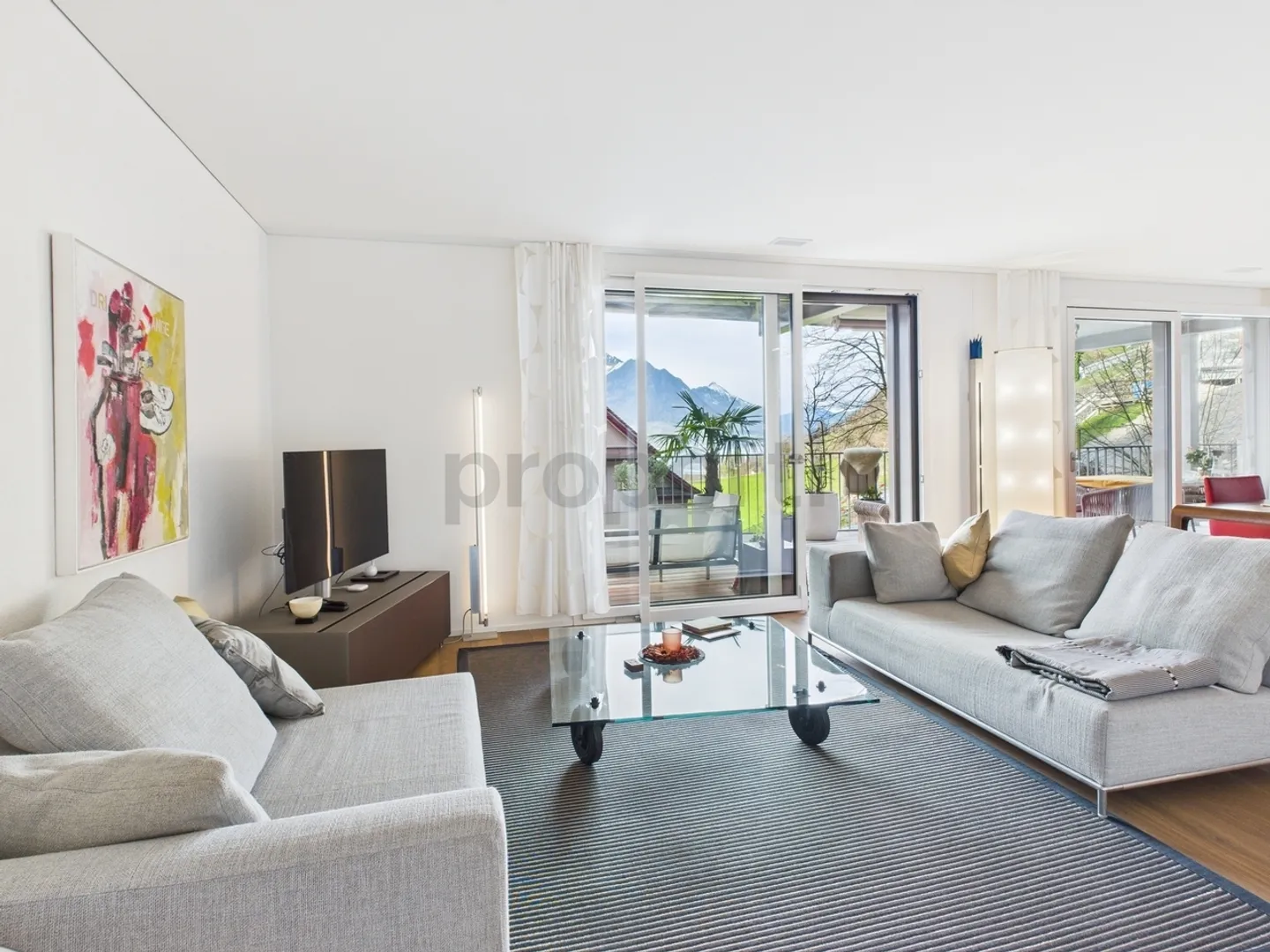 Wohnen mit Aussicht: Moderne 4.5-Zimmer-Oase über dem Vierwaldstättersee - Foto 4 von 13