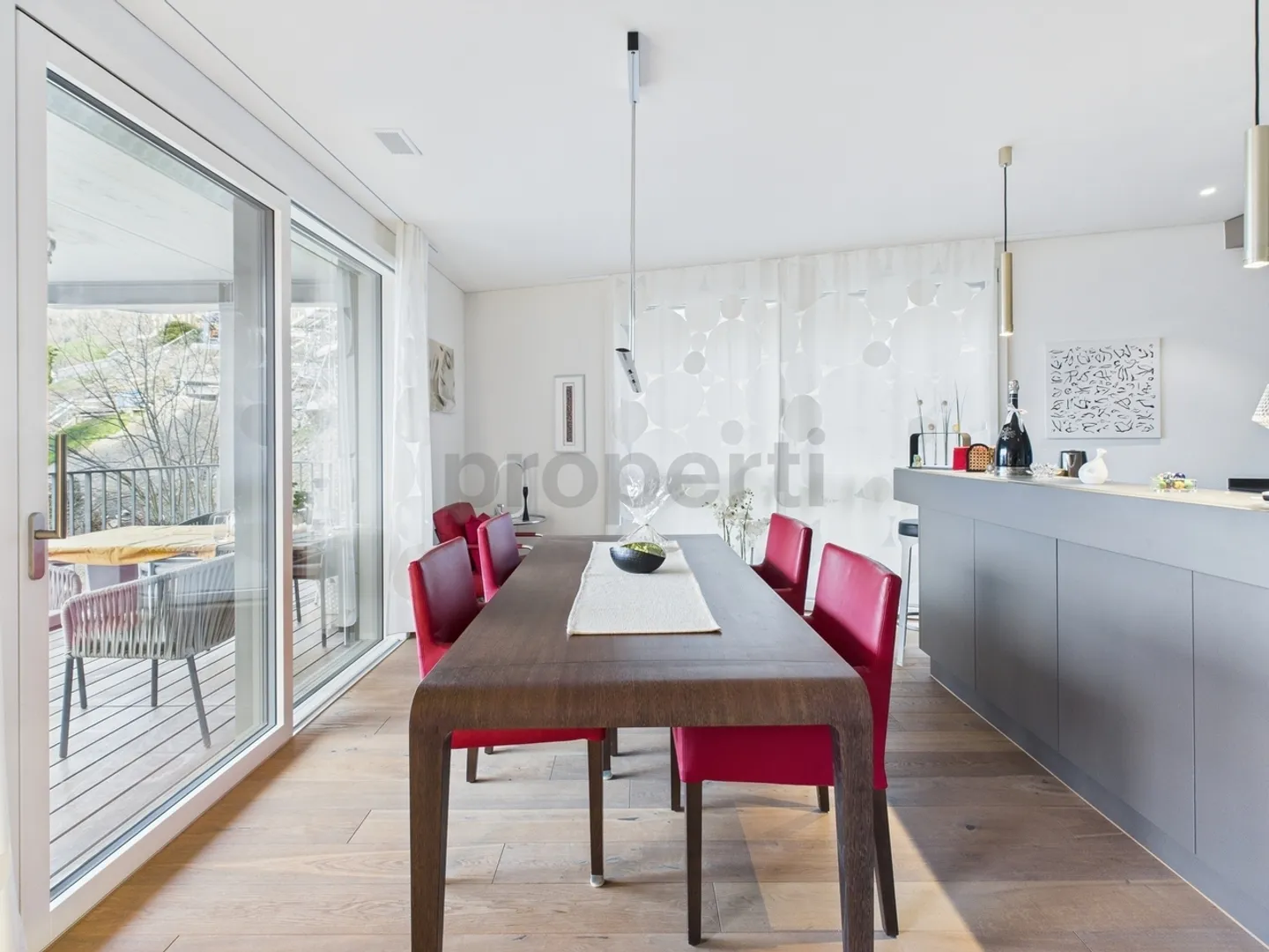 Wohnen mit Aussicht: Moderne 4.5-Zimmer-Oase über dem Vierwaldstättersee - Foto 5 von 13