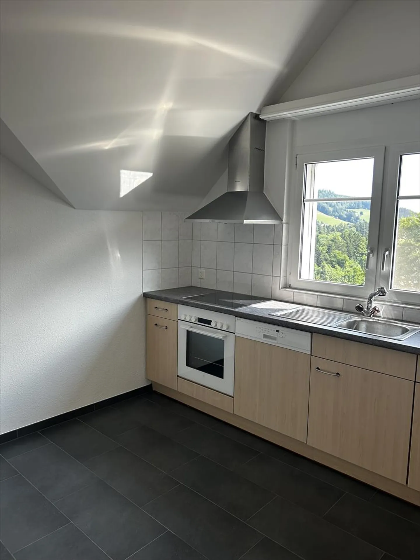 Beautiful Attic Apartment with Character - Moving Voucher - Photo 3 of 12
