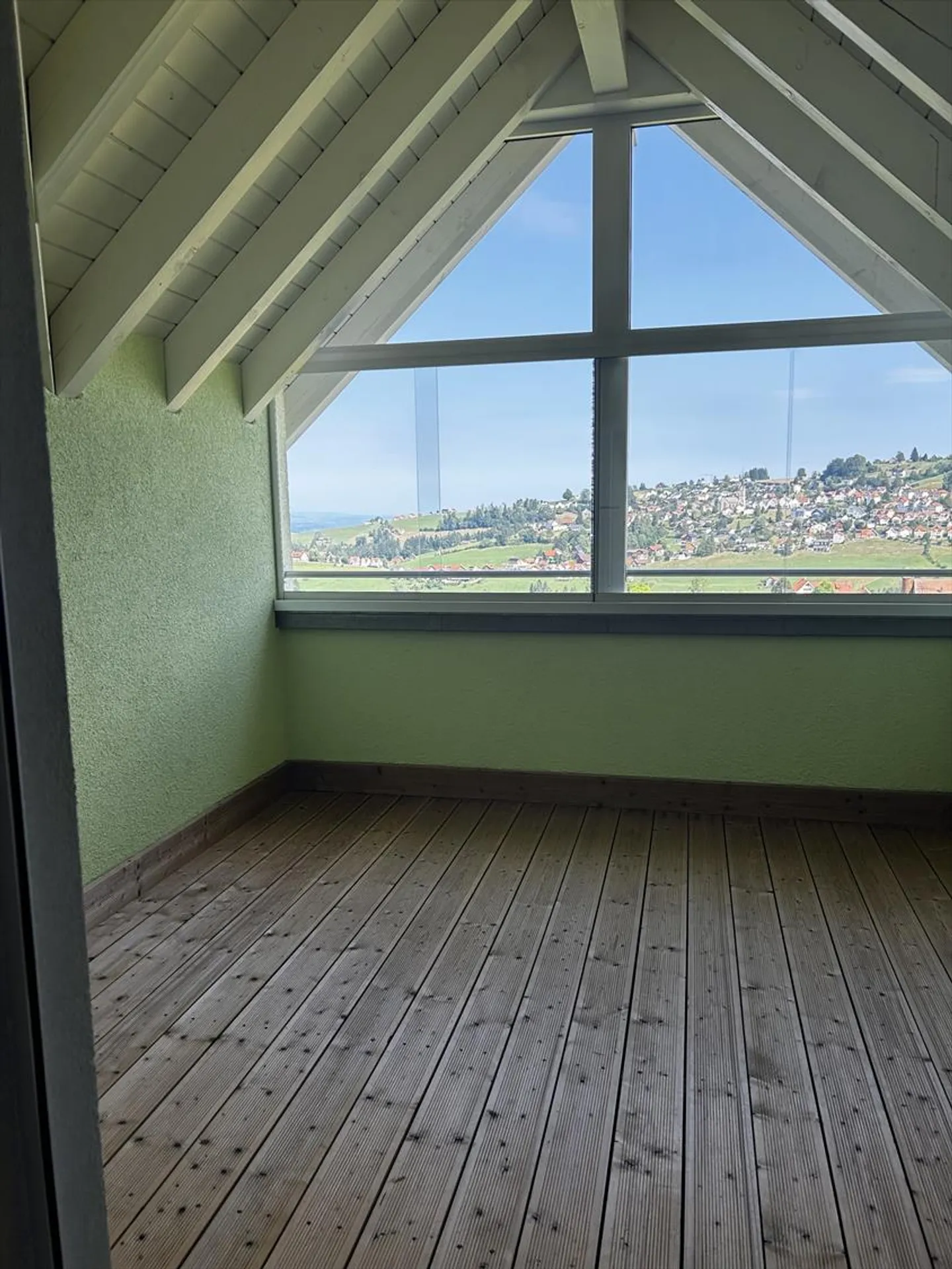 Beautiful Attic Apartment with Character - Moving Voucher - Photo 4 of 12
