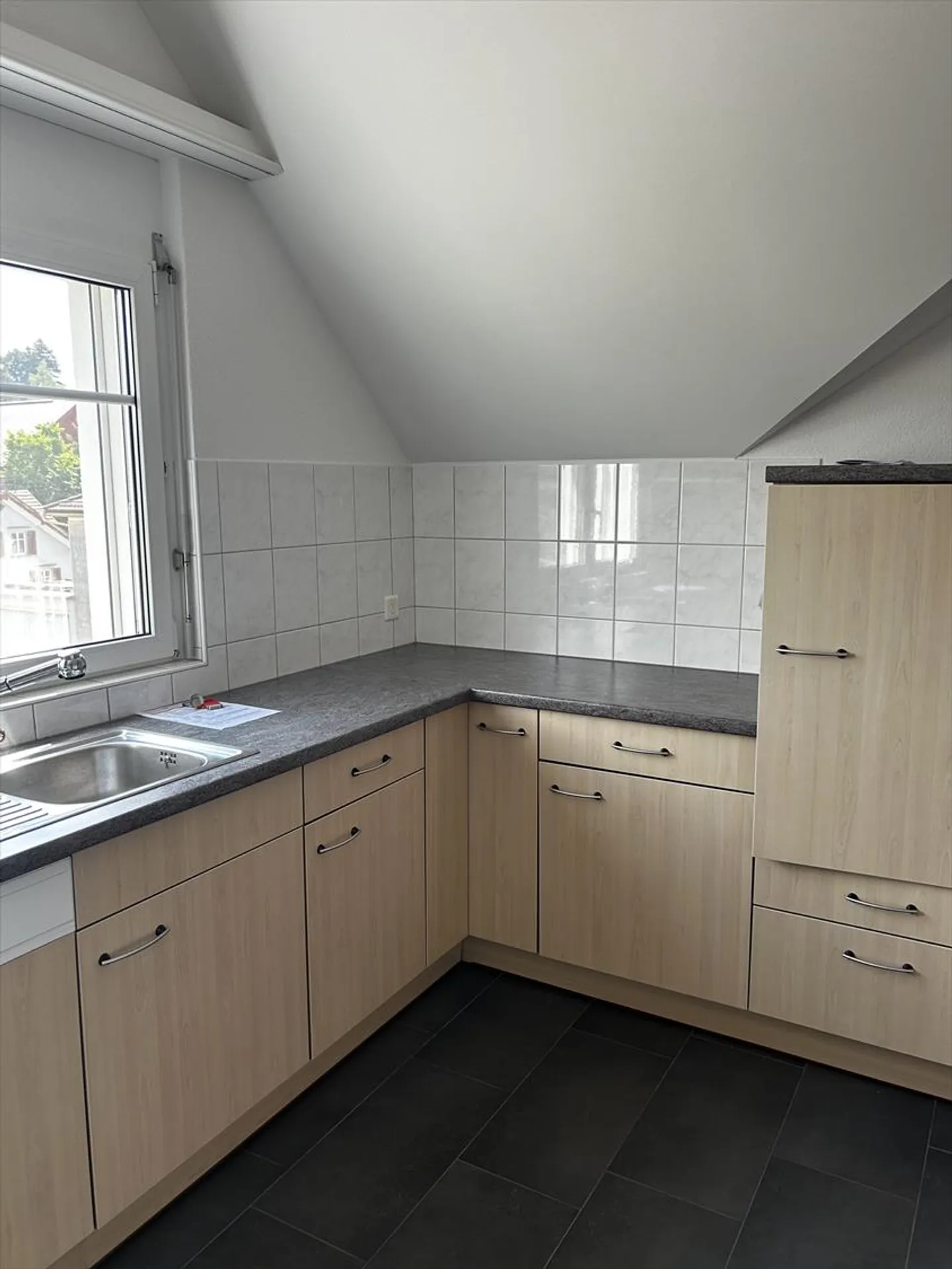 Beautiful Attic Apartment with Character - Moving Voucher - Photo 12 of 12