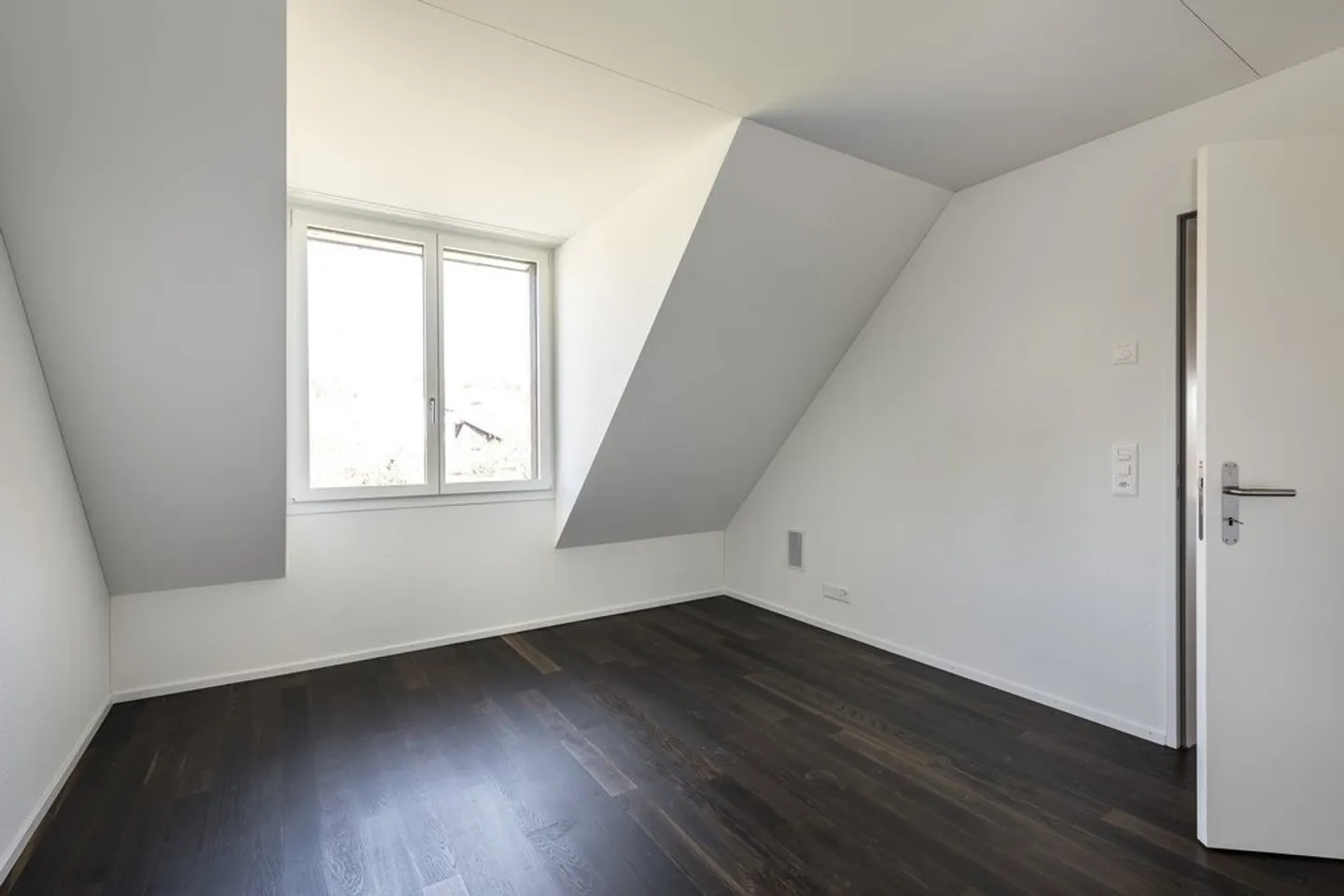 Traumhafte 5.5-Zimmer-Maisonettewohnung im Grünen zu vermieten - Foto 8 von 11