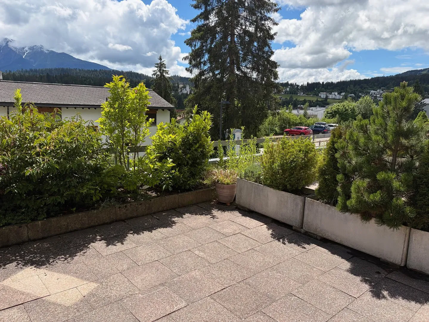 Incantevole appartamento con 2 camere da letto con terrazza e vista mozzafiato nel villaggio di Flims - Foto 2 di 18
