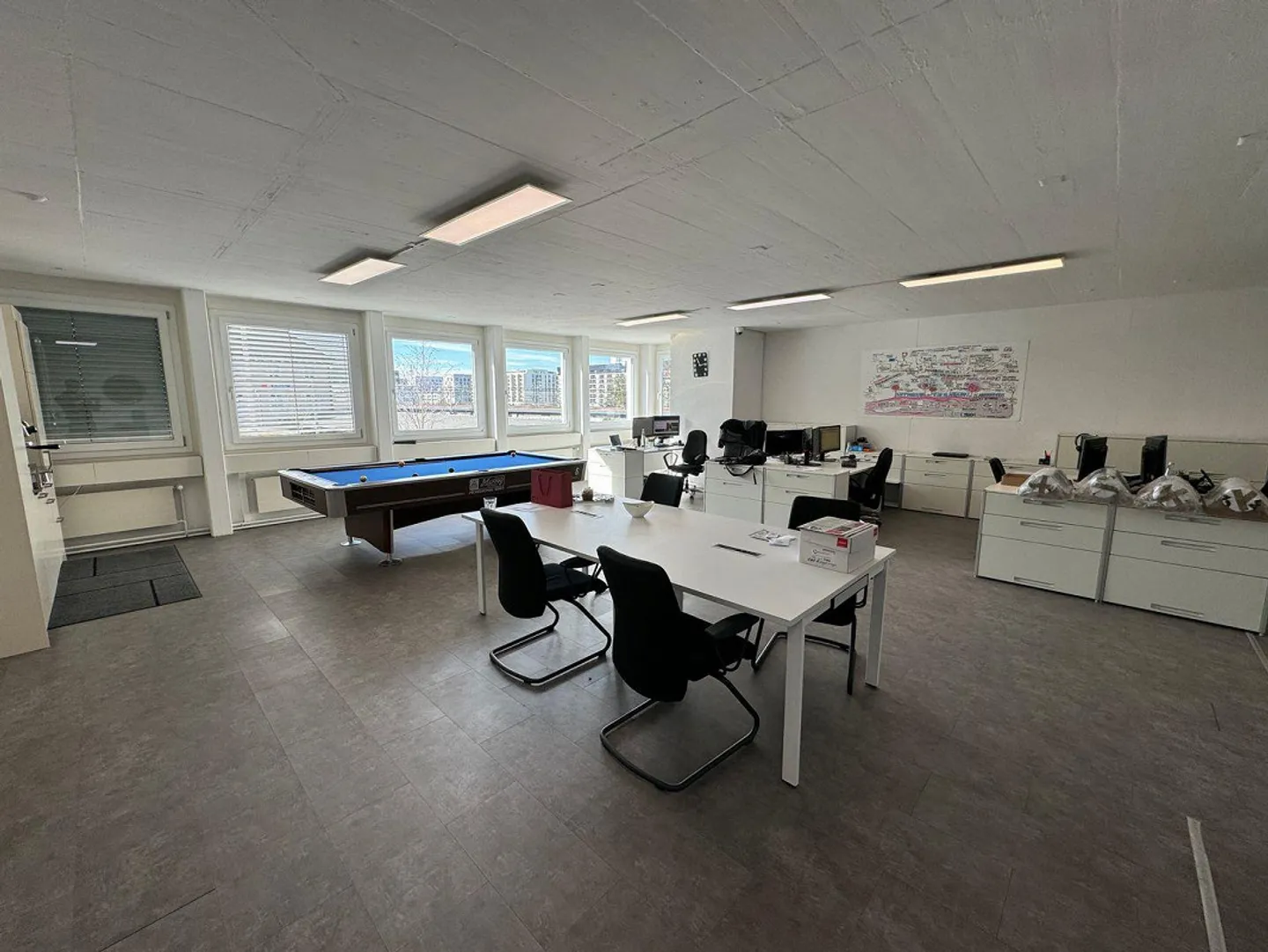 Zentrale Gewerbefläche in Schlieren - Foto 3 von 13