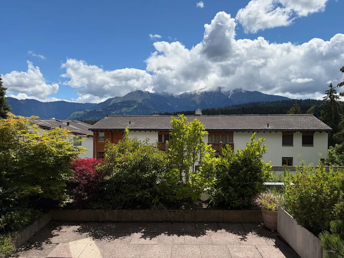 Incantevole appartamento con 2 camere da letto con terrazza e vista mozzafiato nel villaggio di Flims - Foto 3 di 18