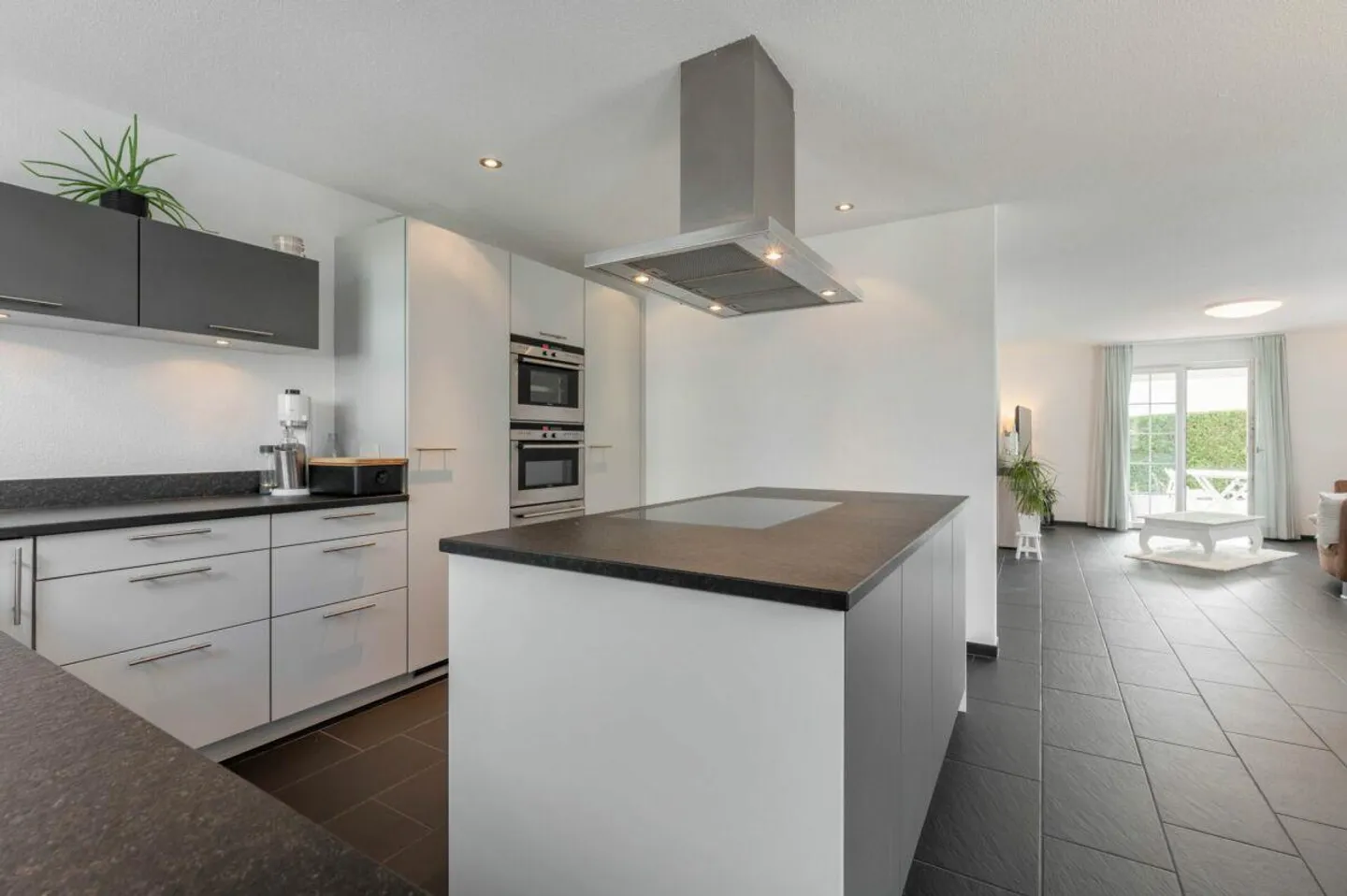 Elevated 5.5-room single-family house in a quiet, desirable residential area! - Photo 4 of 21