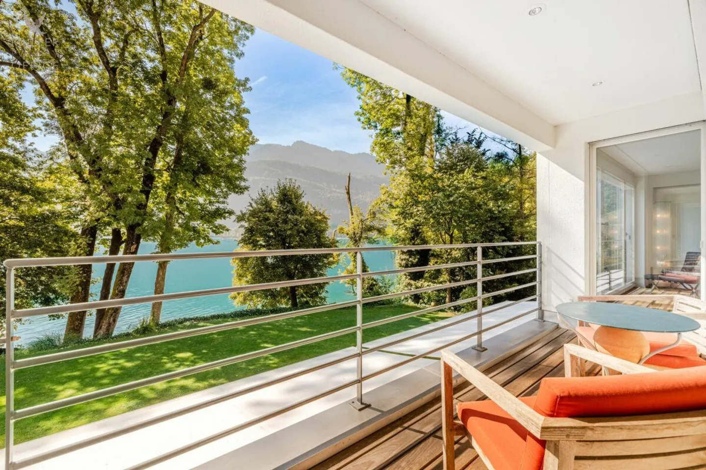 Licht, Luft, See: Exklusive Villa mit Seeanstoss und altem Baumbestand - Foto 13 von 14