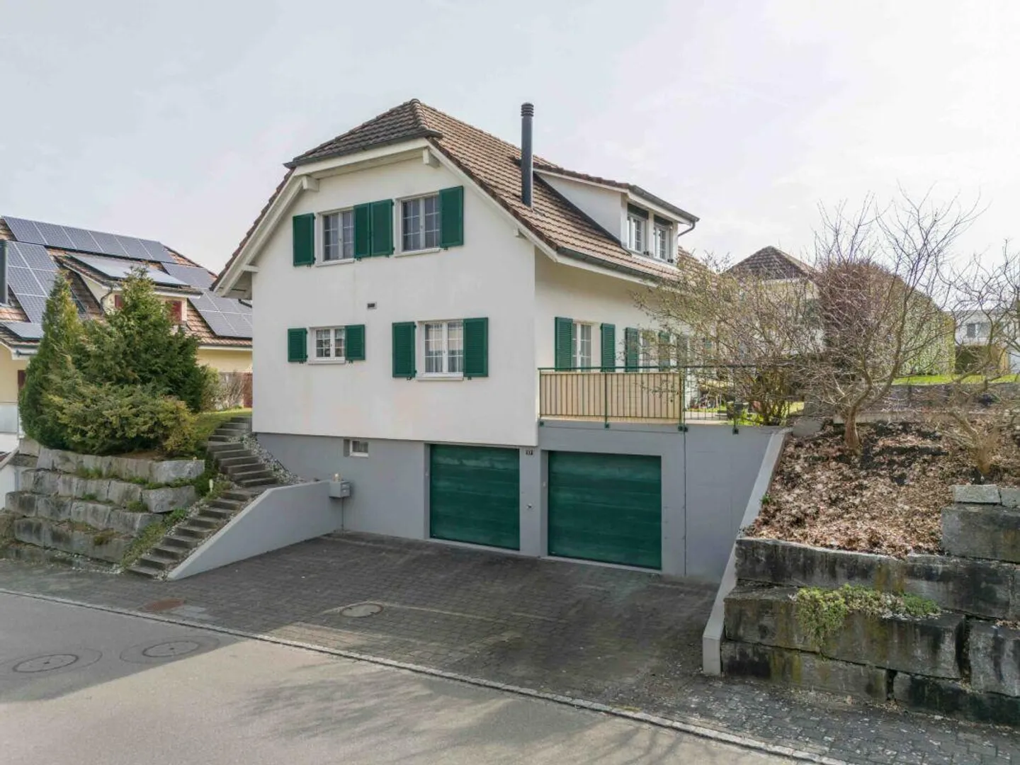 Elevated 5.5-room single-family house in a quiet, desirable residential area! - Photo 1 of 21