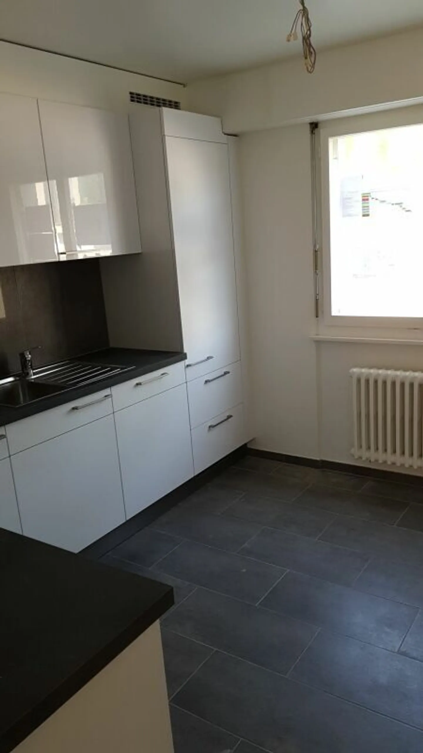 Bell'appartamento di 4 stanze ristrutturato nel 2024 in un quartiere tranquillo! - Foto 3 di 9