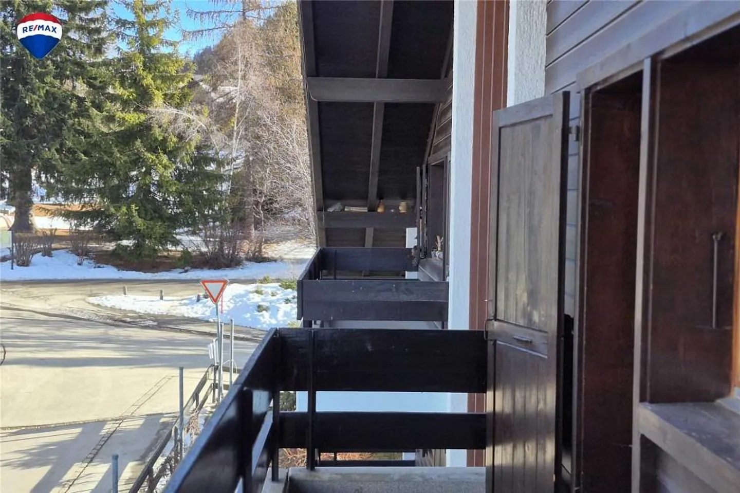 Grand Attic Studio - Photo 4 of 11