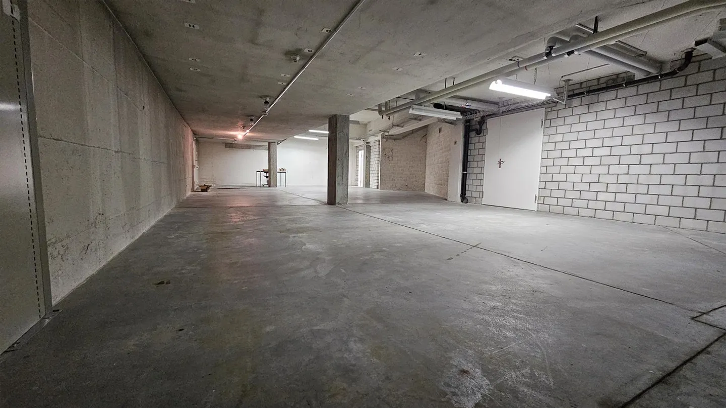 138m2 Lager im Lacuna - Foto 2 von 3