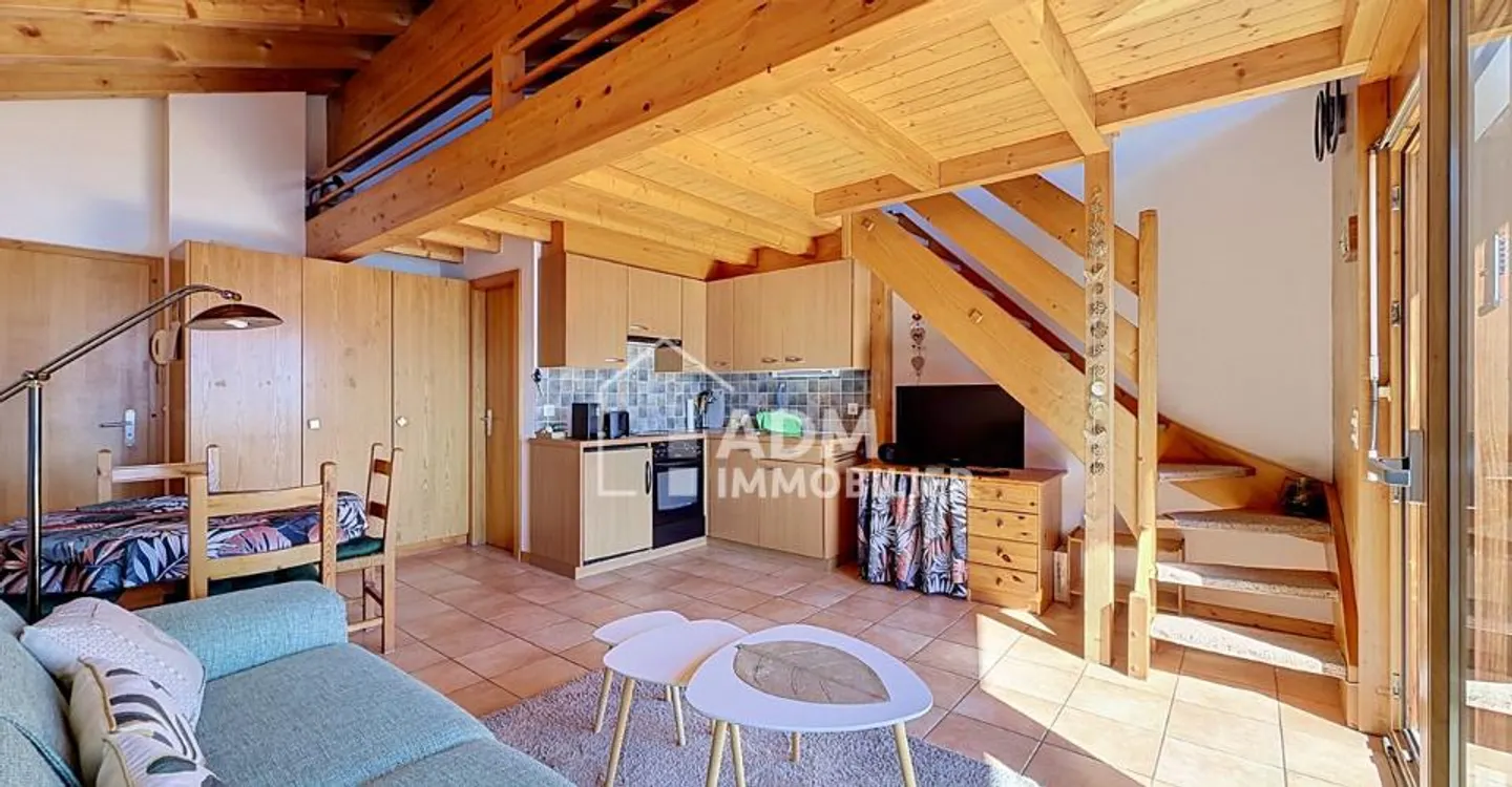 Studio avec mezzanine aux pieds des pistes - Photo 2 sur 12