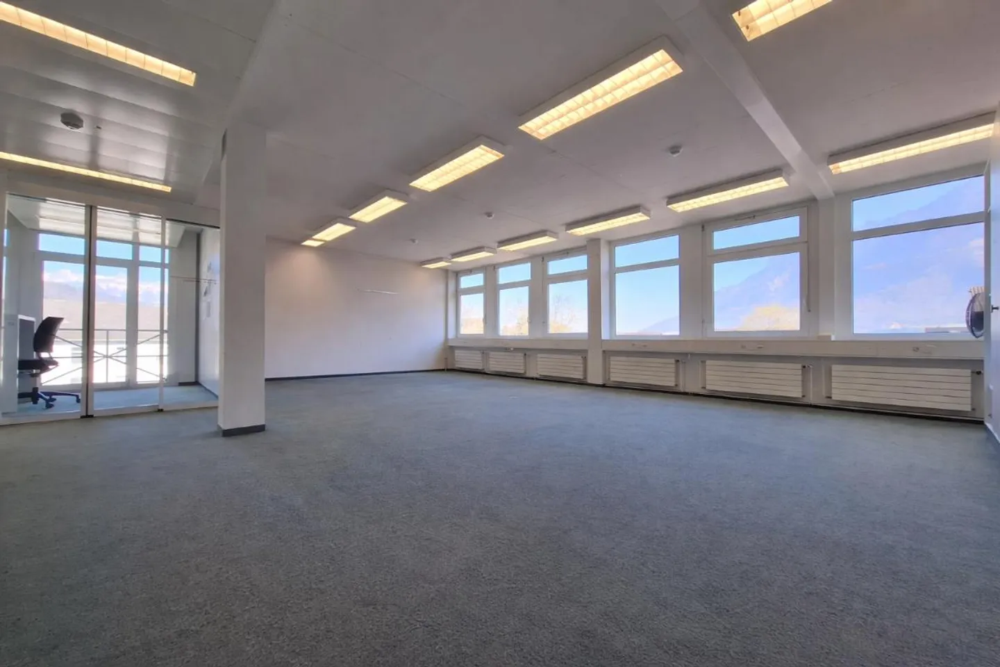 Espace Commercial Spacieux à Louer - Photo 1 sur 1