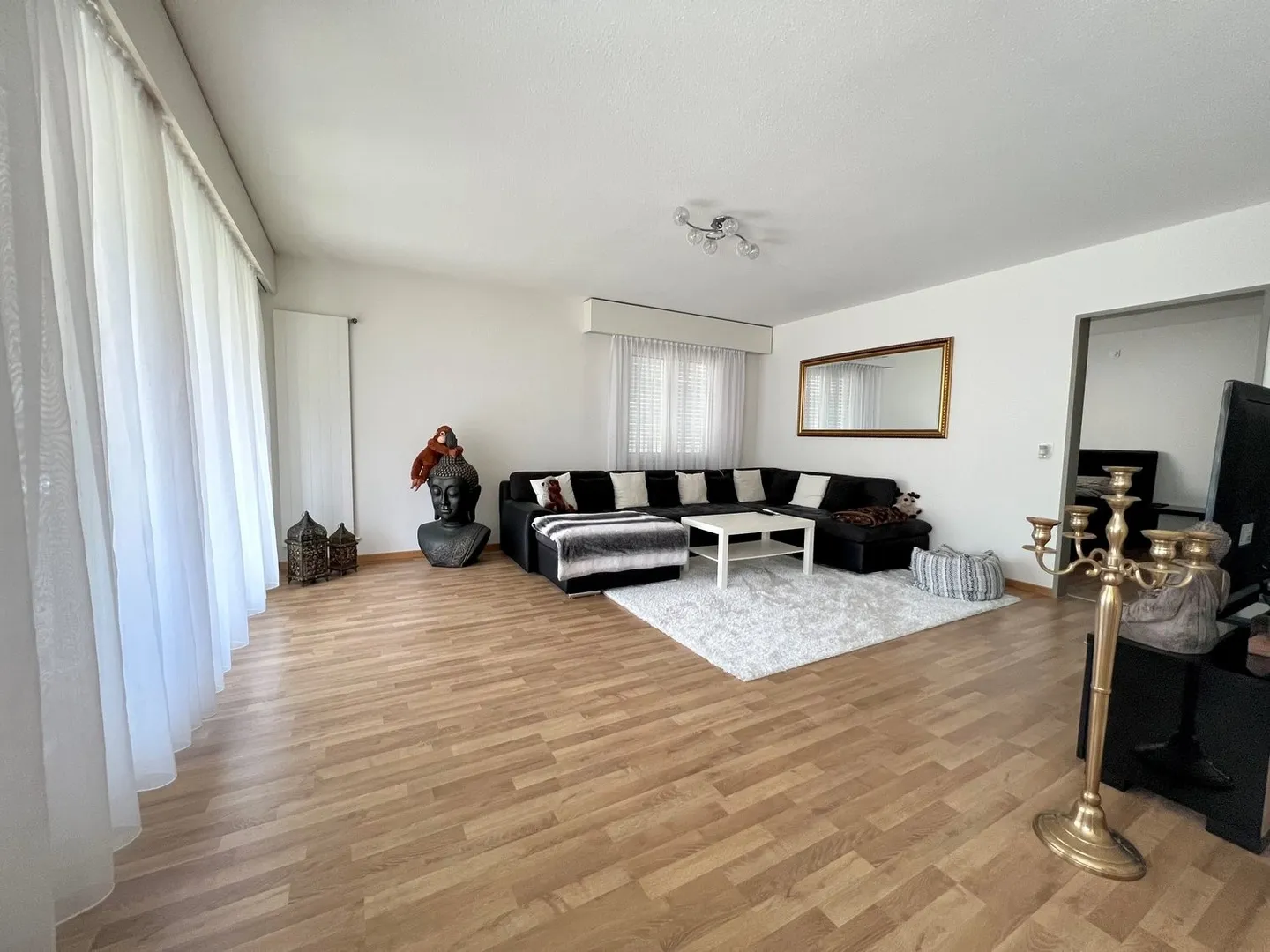 Grosszügige 2.5 ZW an ruhiger Lage - Foto 2 von 8